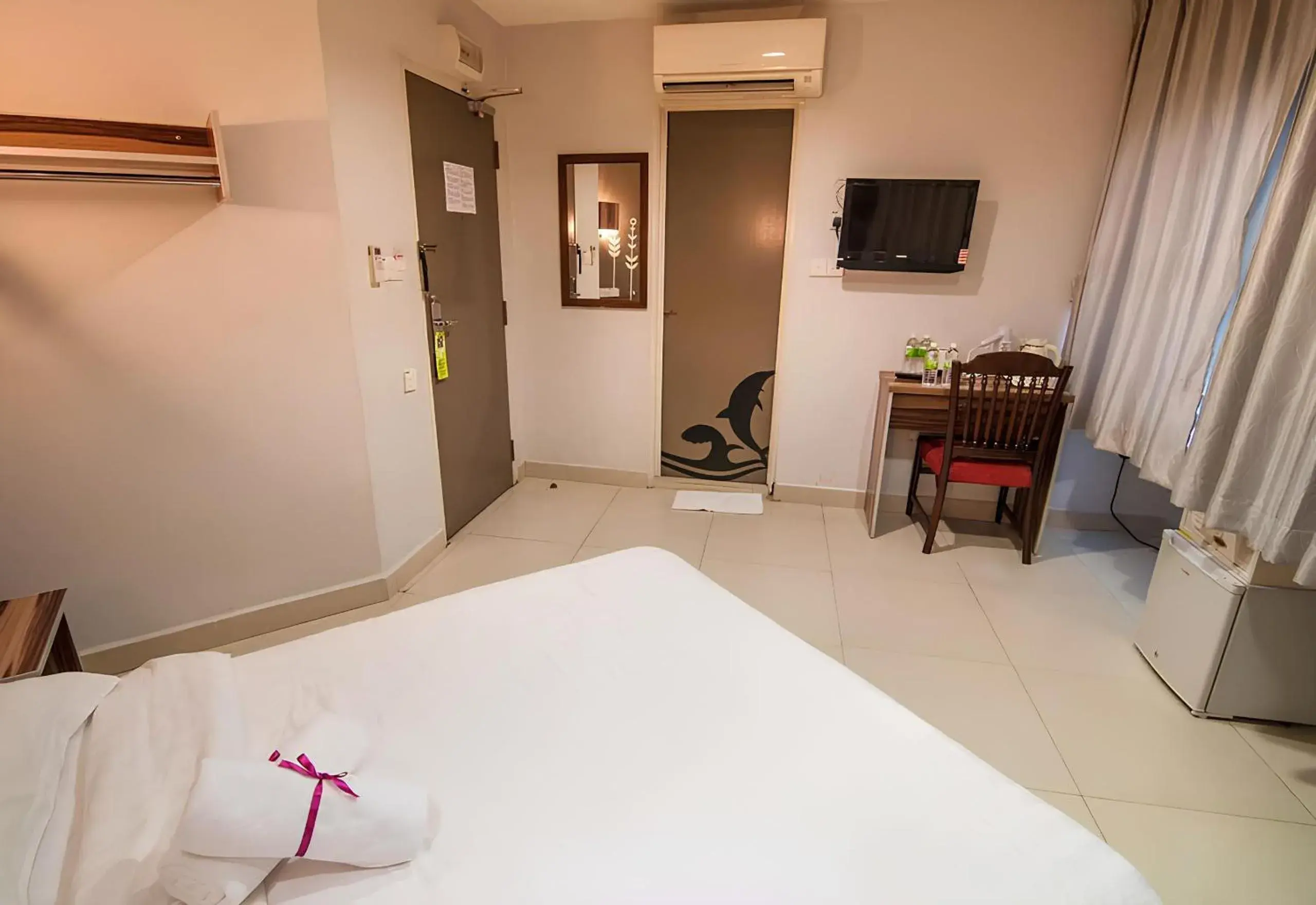 Bedroom, TV/Entertainment Center in One Avenue Hotel, Balakong