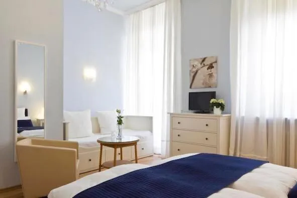 Photo of the whole room, Bed in Buchholz Downtown Hotel