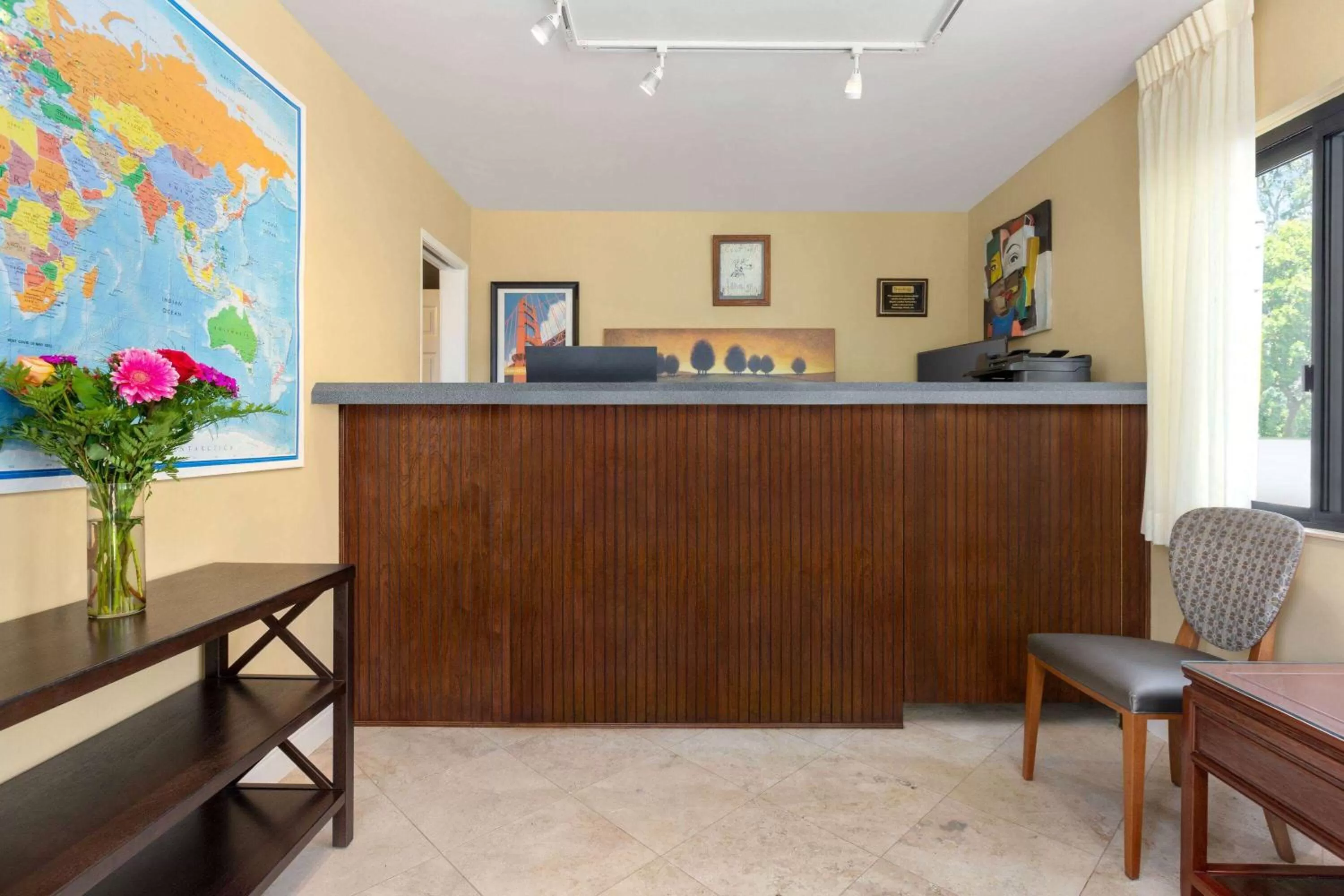 Lobby or reception in Travelodge by Wyndham Presidio San Francisco