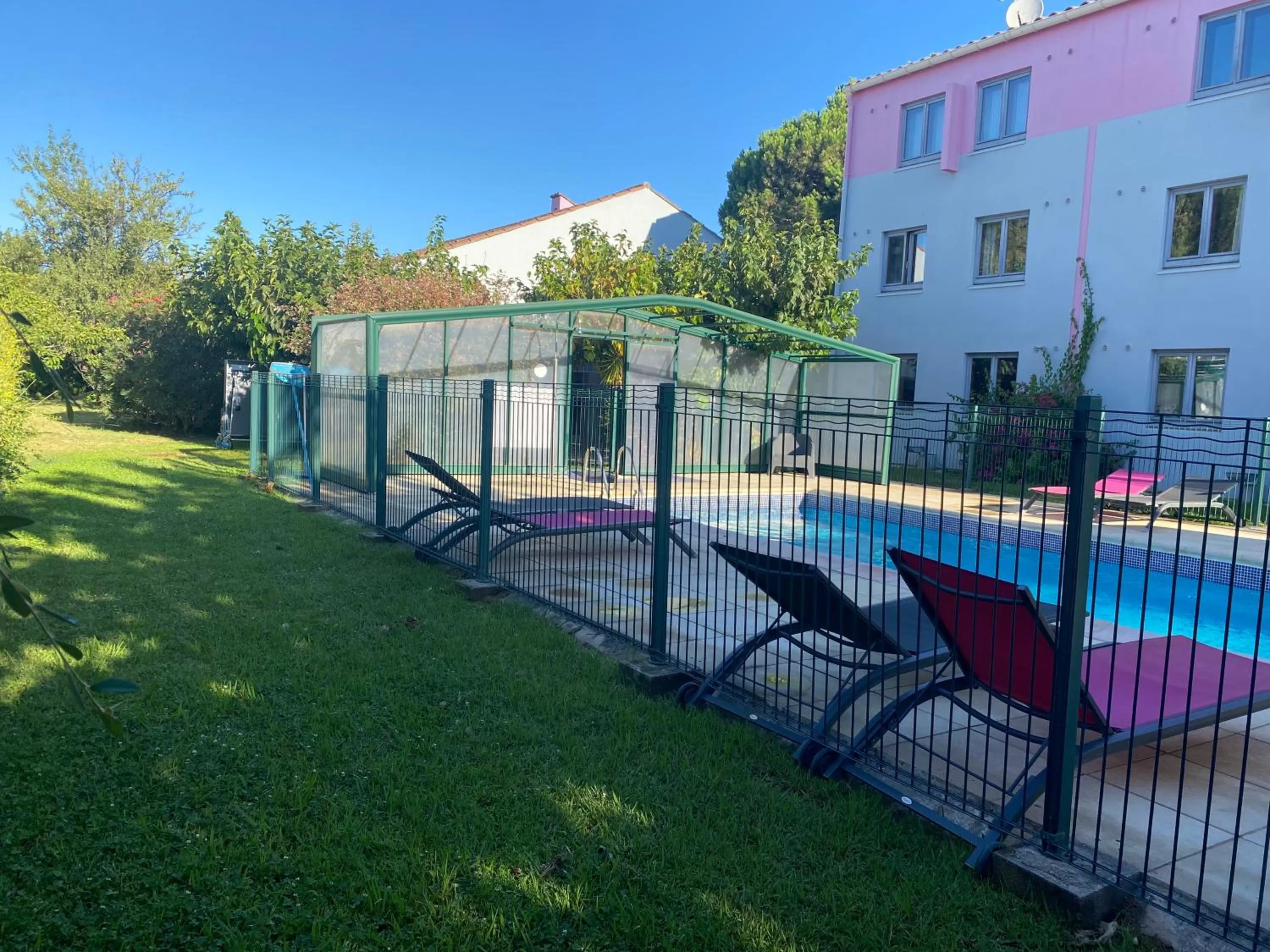 Swimming pool in Kyriad Montpellier Aéroport - Gare Sud de France