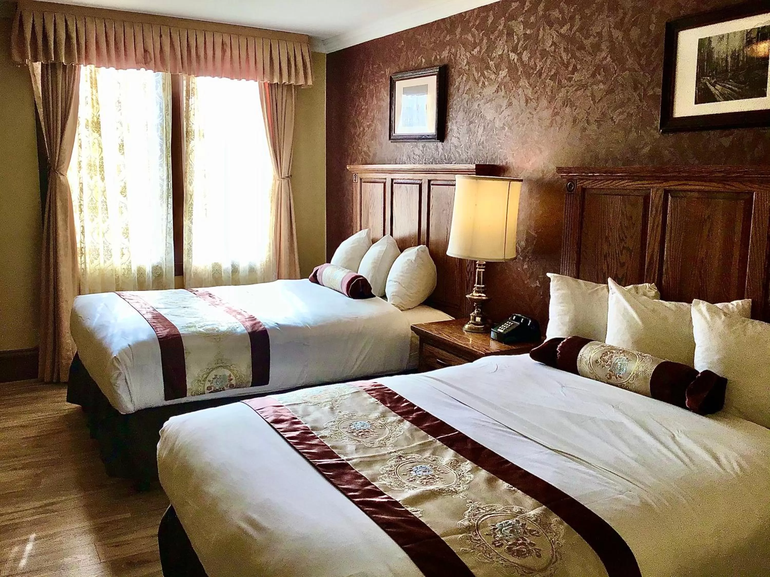 Photo of the whole room, Bed in Eureka Inn, Trademark Collection by Wyndham