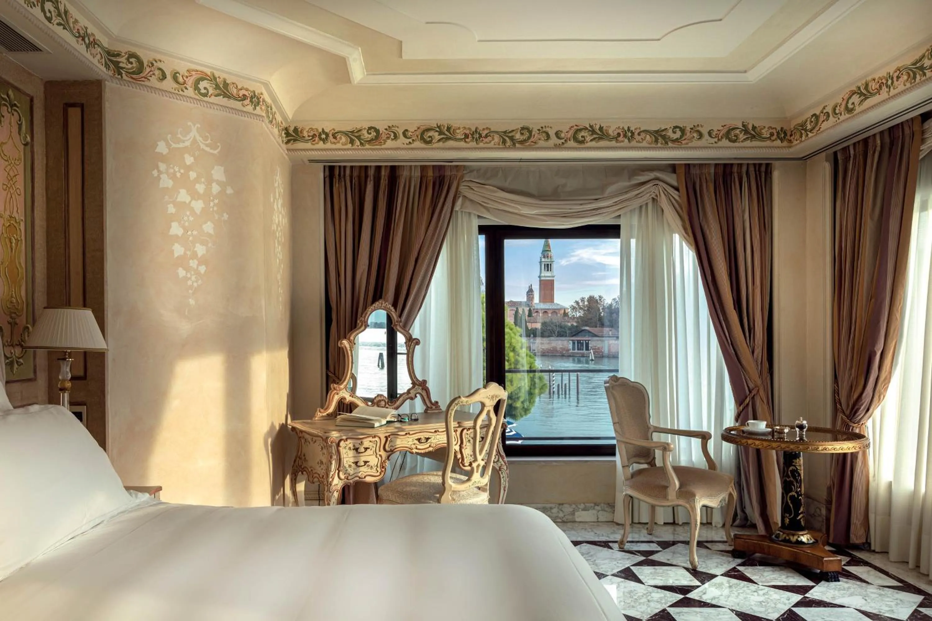 Bedroom, Bed in Hotel Cipriani, A Belmond Hotel, Venice