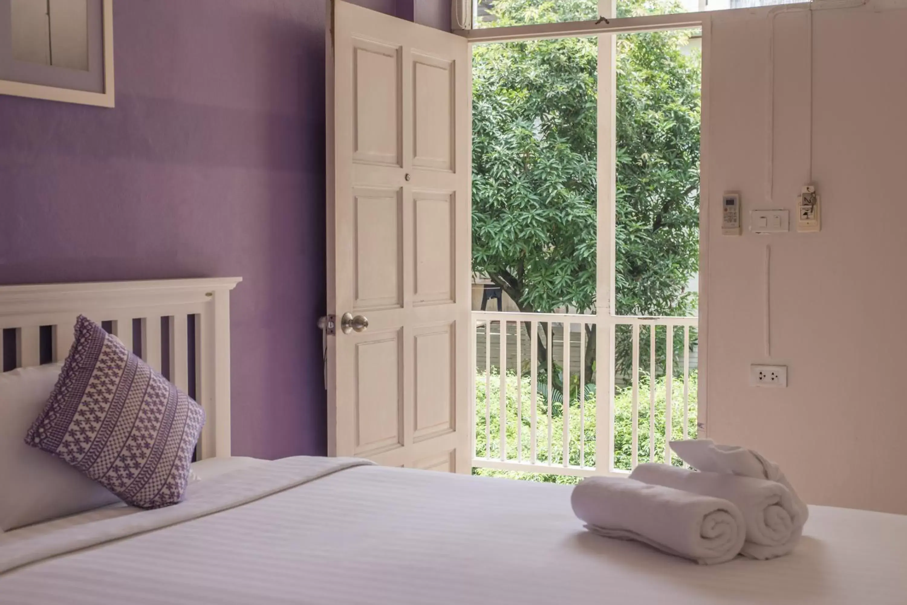Bed in Feung Nakorn Balcony Rooms and Cafe Bed in Feung Nakorn Balcony Rooms and Cafe