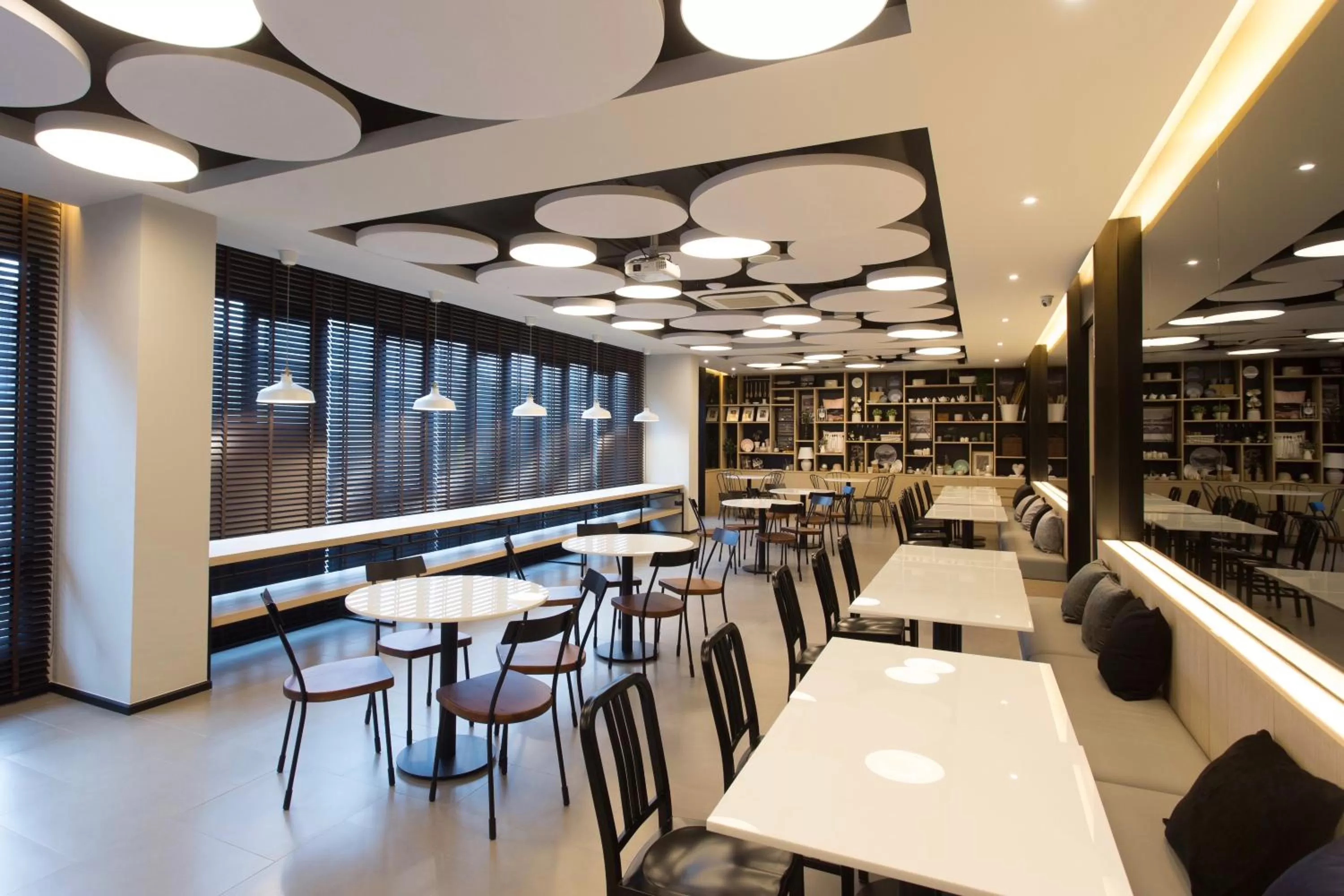 Restaurant/places to eat in The Journey Hotel Bangna