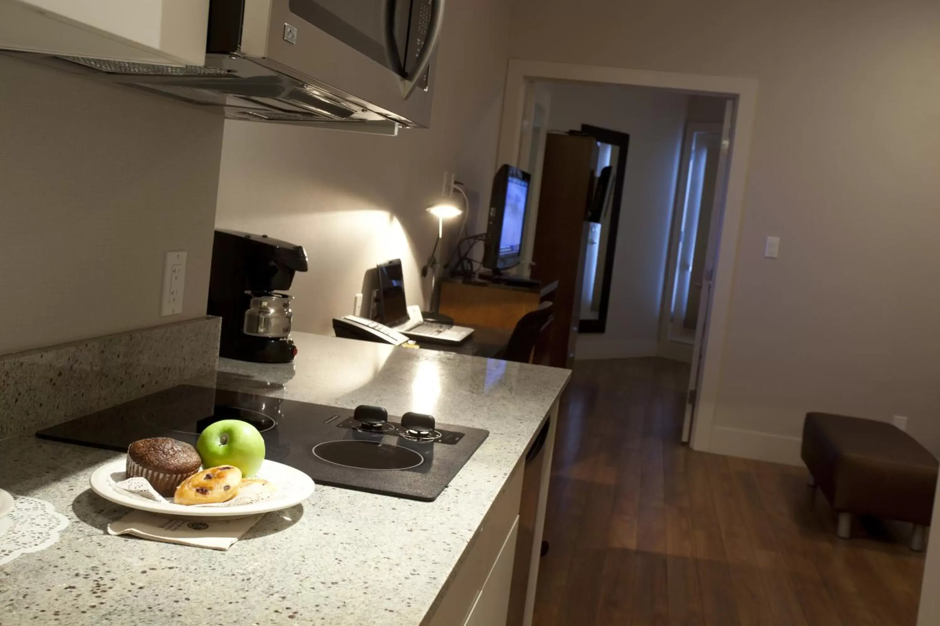 Coffee/tea facilities, Kitchen/Kitchenette in Baymont by Wyndham Fort McMurray