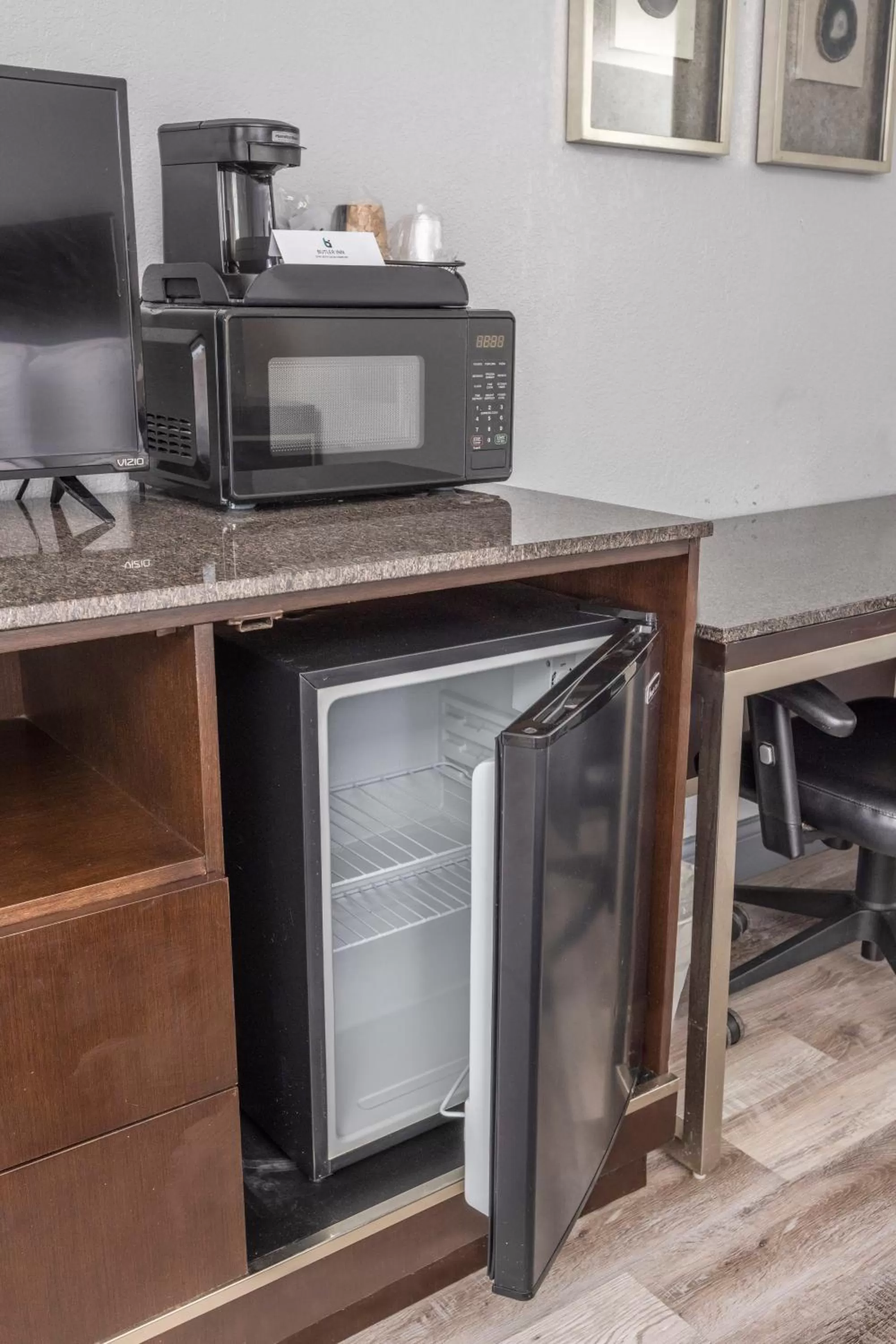 hair dresser in Butler Inn