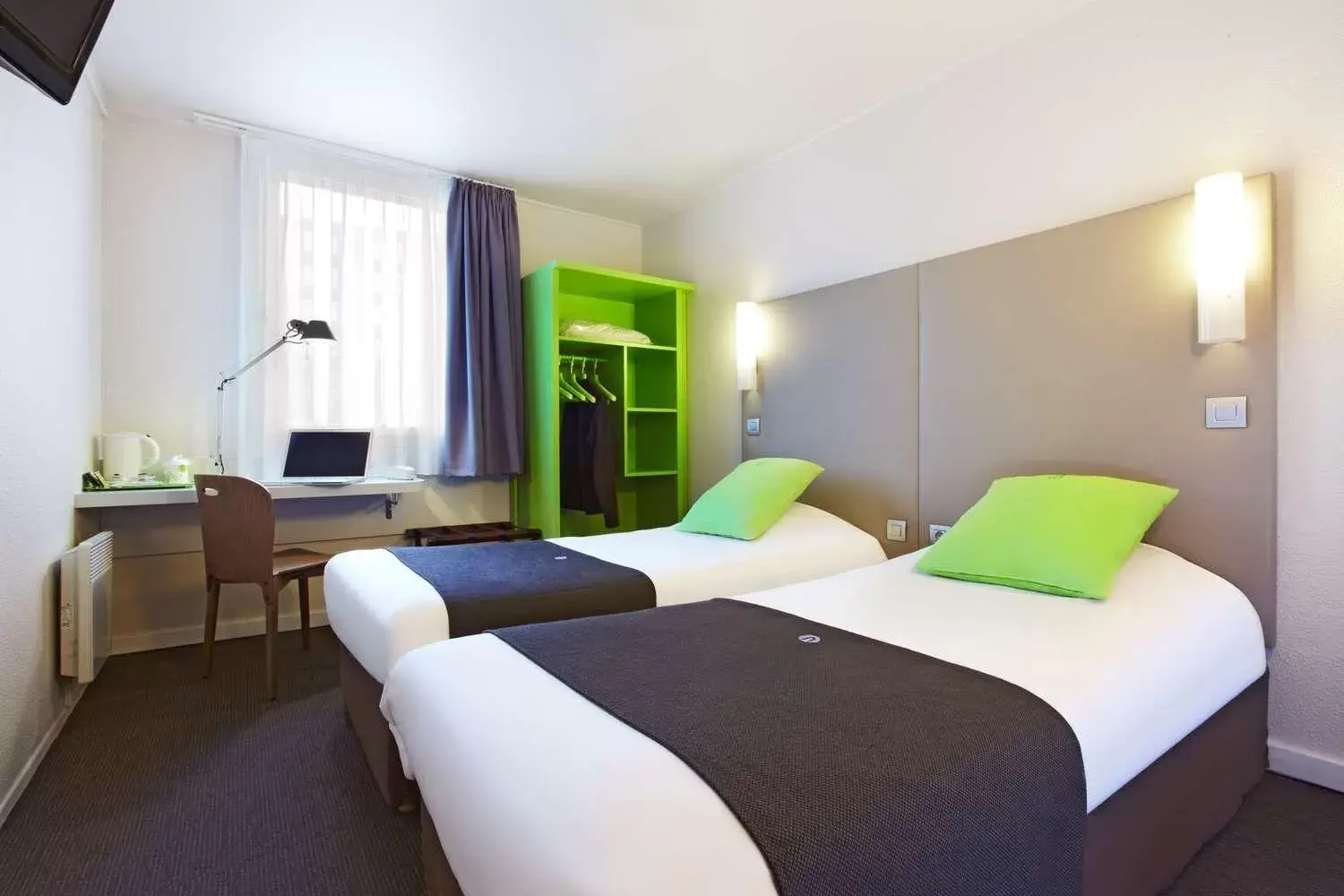 Bedroom, Bed in Campanile Saint-Quentin-En-Yvelines