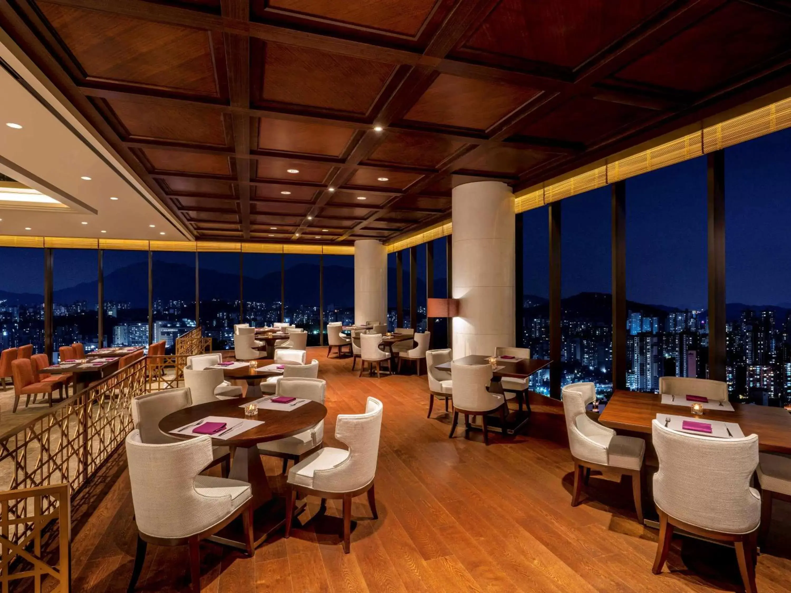 Lounge or bar, Restaurant/Places to Eat in Grand Mercure Ambassador Hotel and Residences Seoul Yongsan