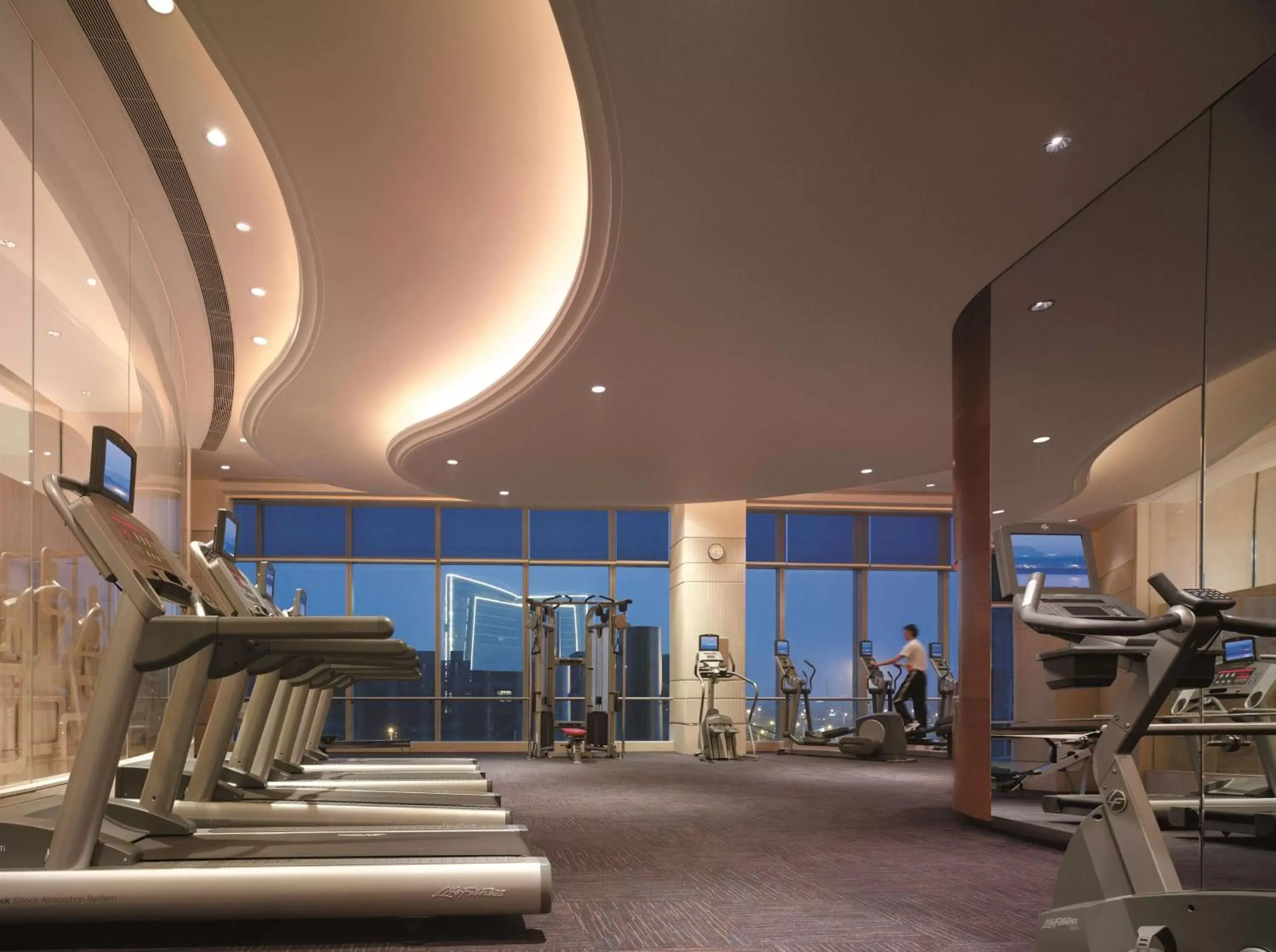Fitness centre/facilities in Shangri-La Guangzhou Fitness centre/facilities in Shangri-La Guangzhou
