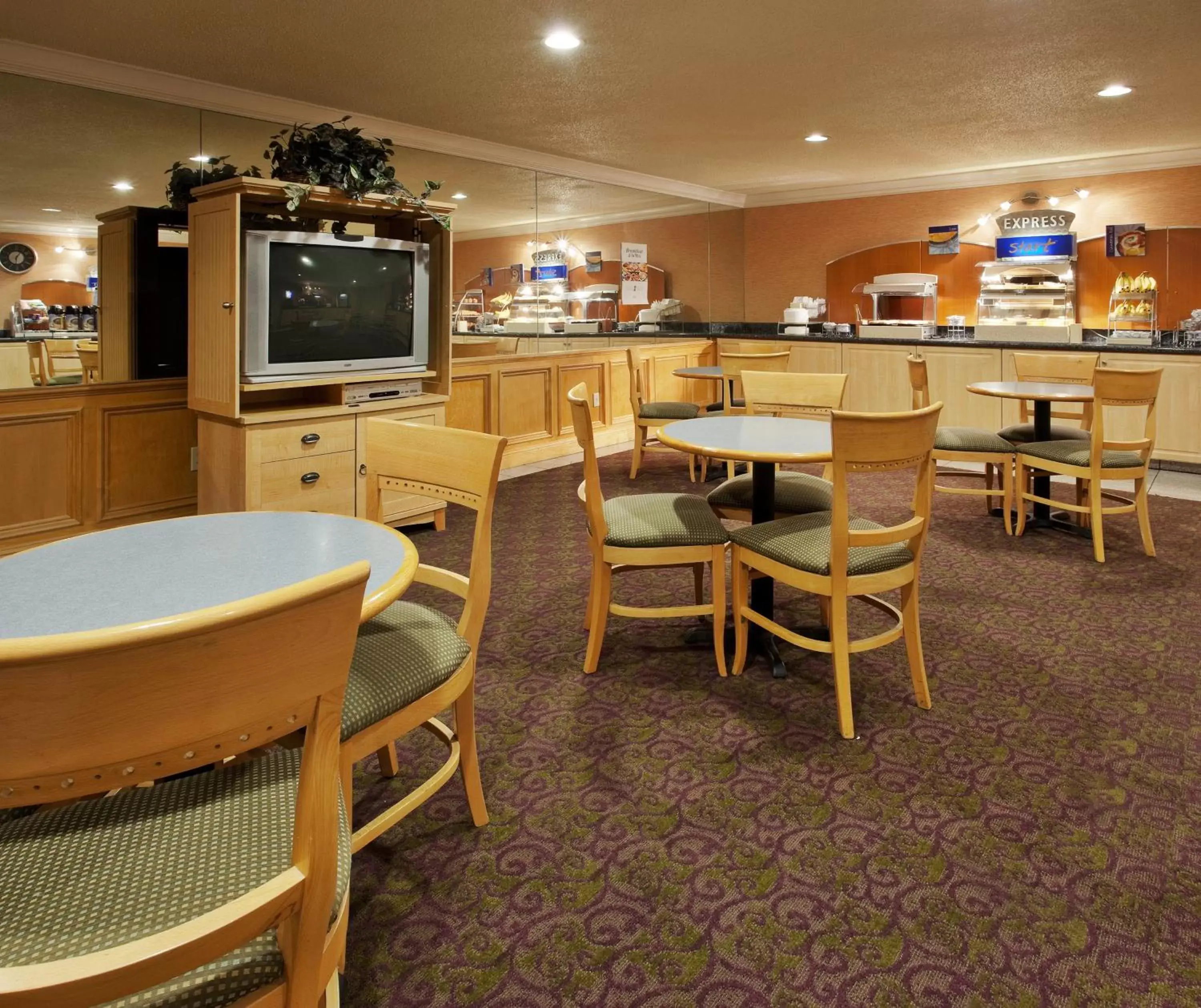 Breakfast, Restaurant/Places to Eat in Holiday Inn Express Hotel Union City San Jose, an IHG Hotel