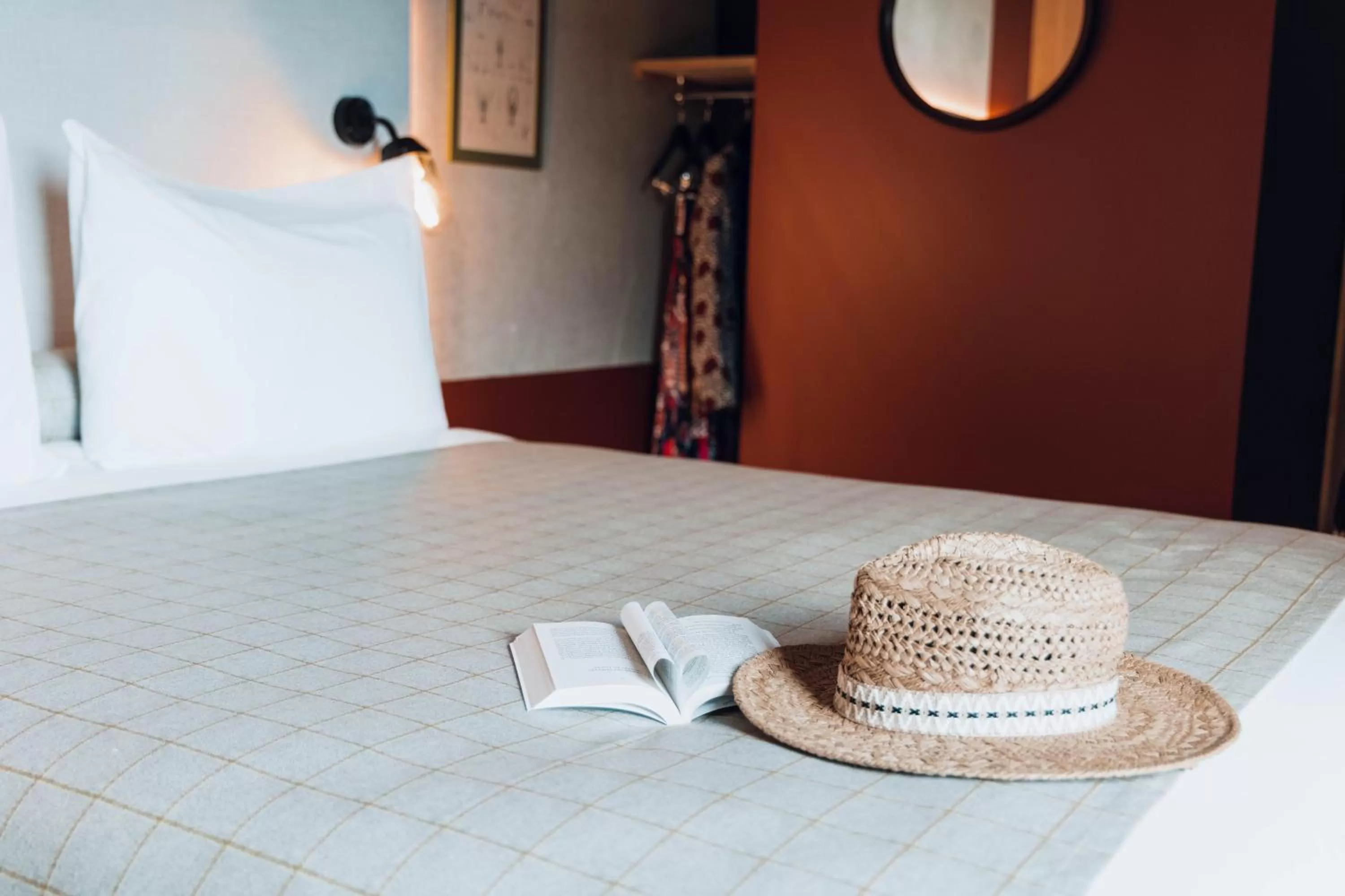 Bed in greet Hotel La Rochelle Centre