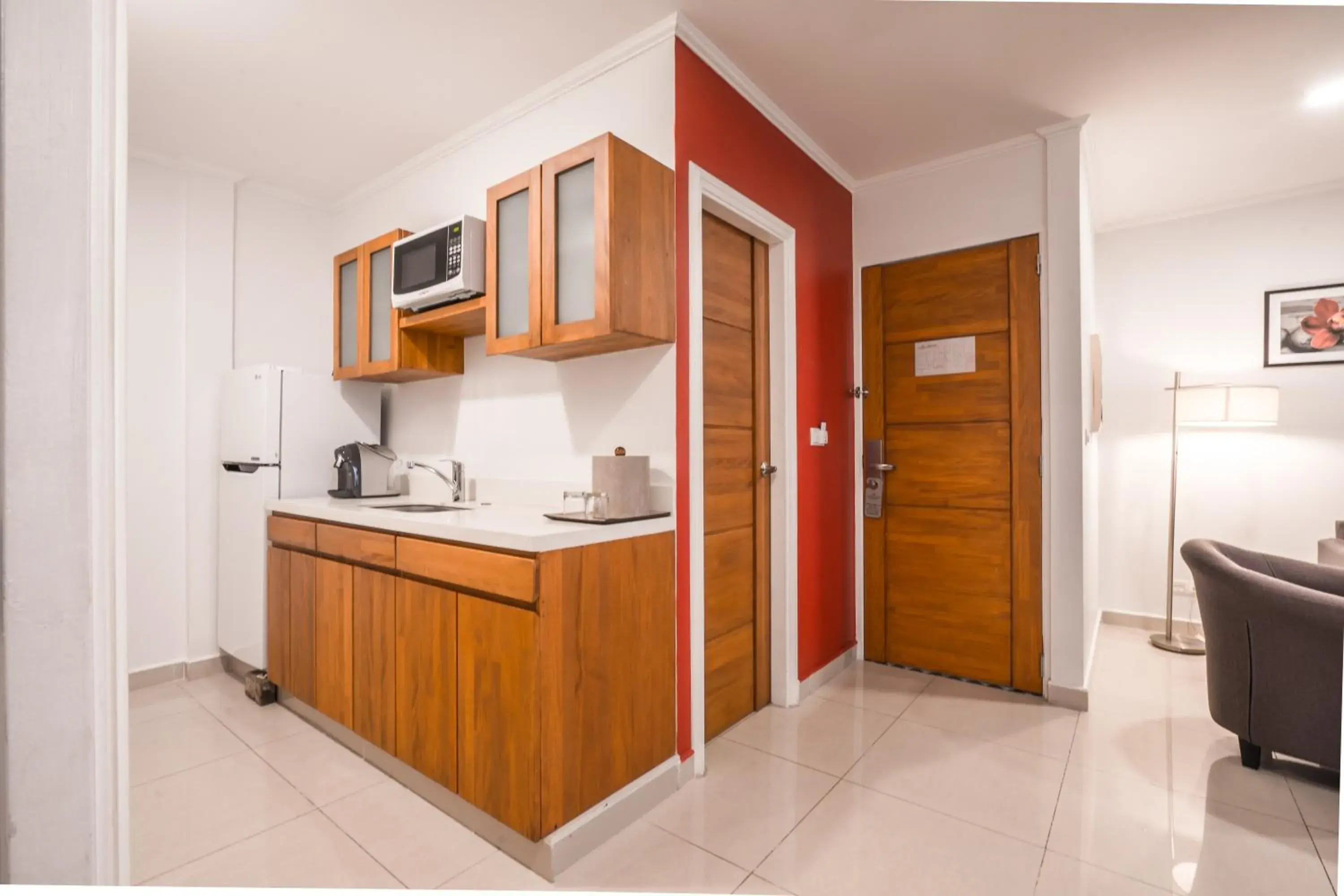 Kitchen/Kitchenette in City Suites & Beach Hotel