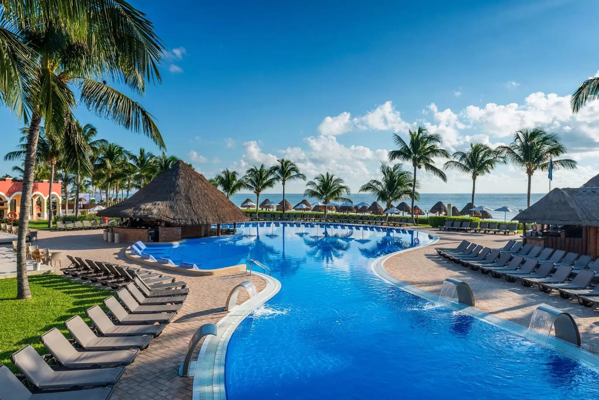 Swimming pool in Ocean Coral & Turquesa All Inclusive Swimming pool in Ocean Coral & Turquesa All Inclusive