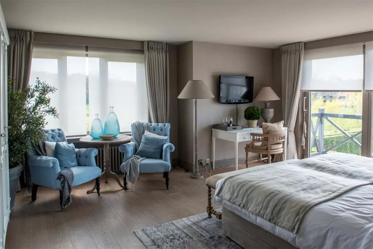 Mini Suite - single occupancy in Lebeaubylivingroom Hotel Mini Suite - single occupancy in Lebeaubylivingroom Hotel