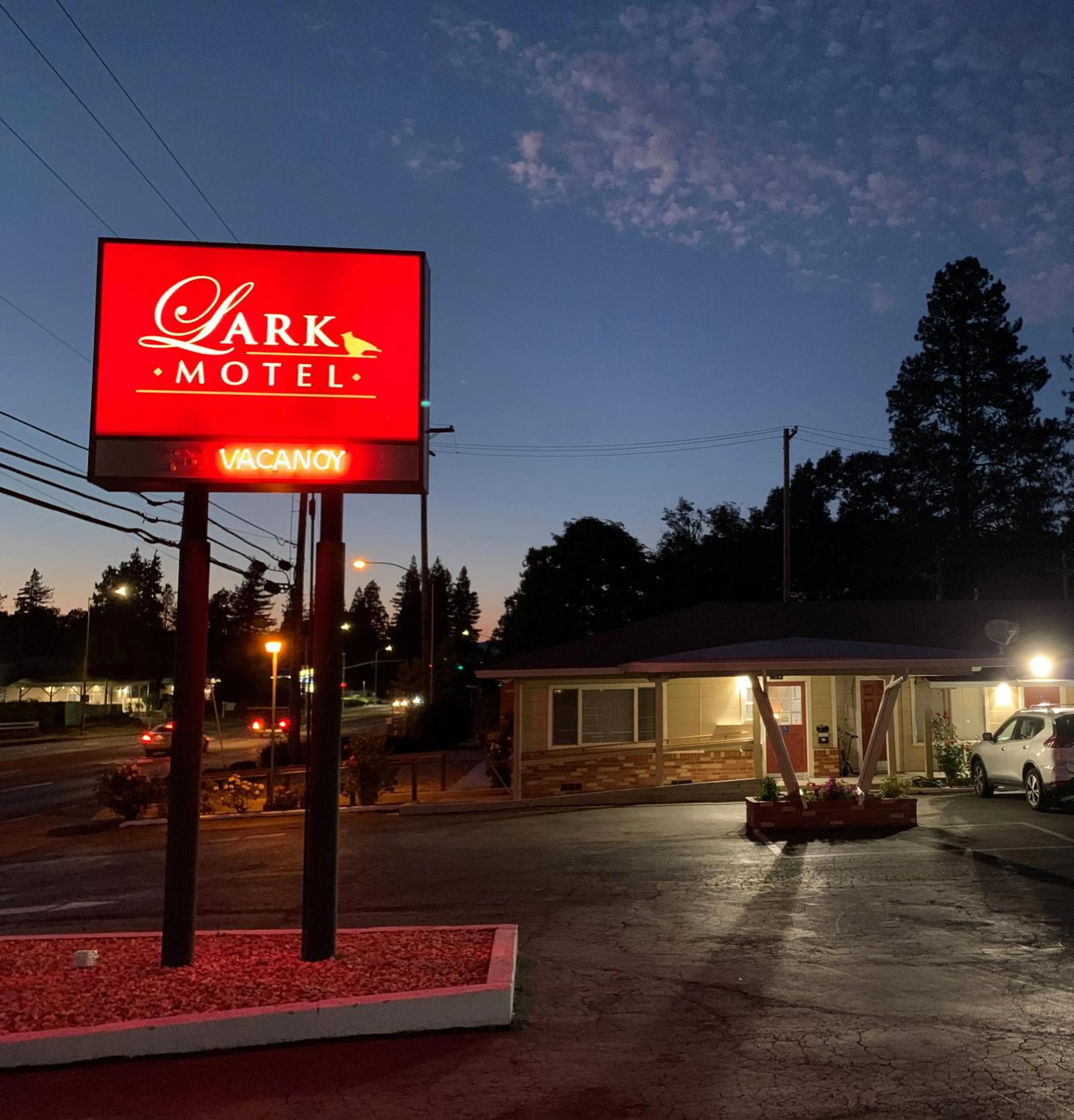 Facade/entrance in Lark Motel Willits