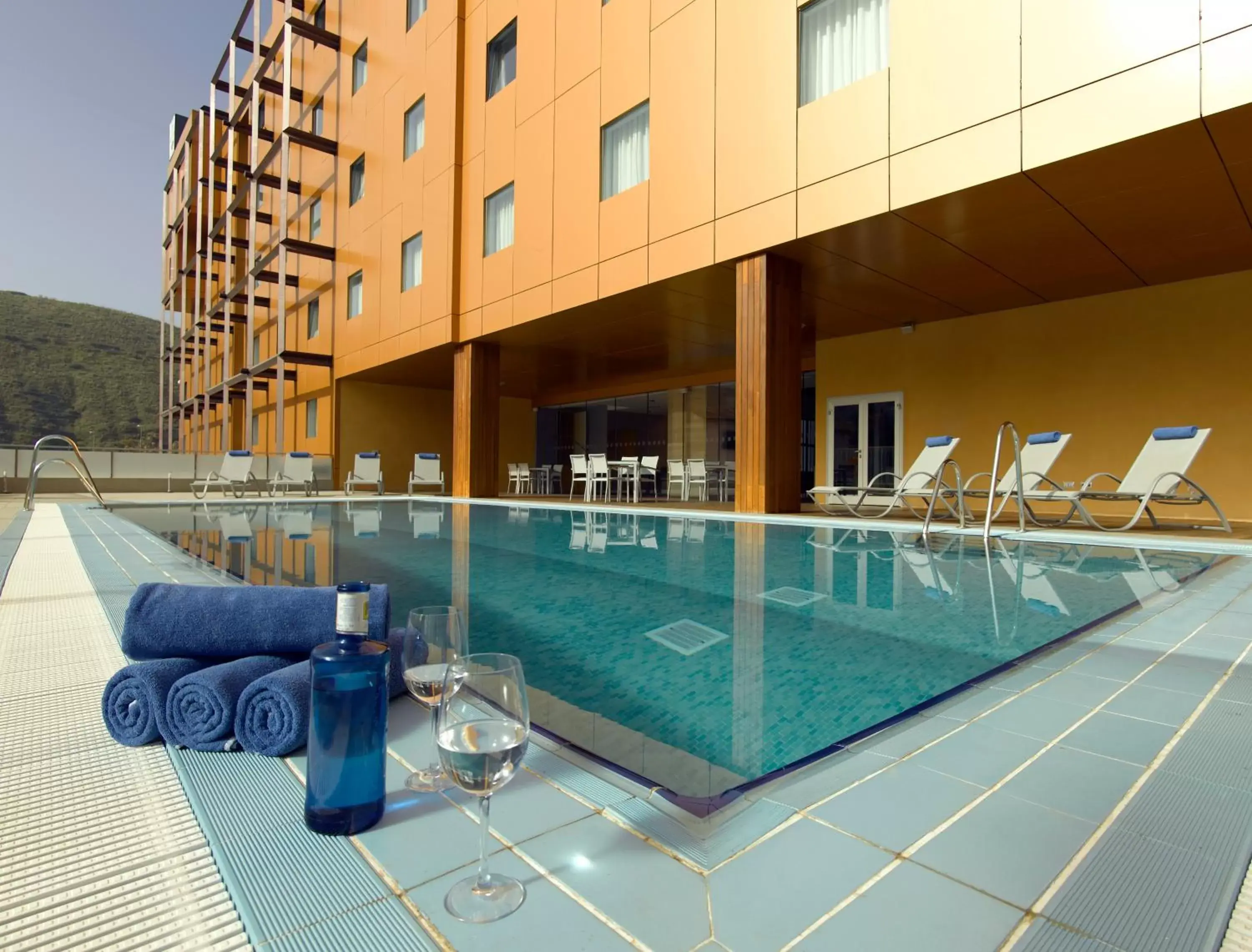 Pool view, Swimming Pool in Hotel Macià Real De La Alhambra
