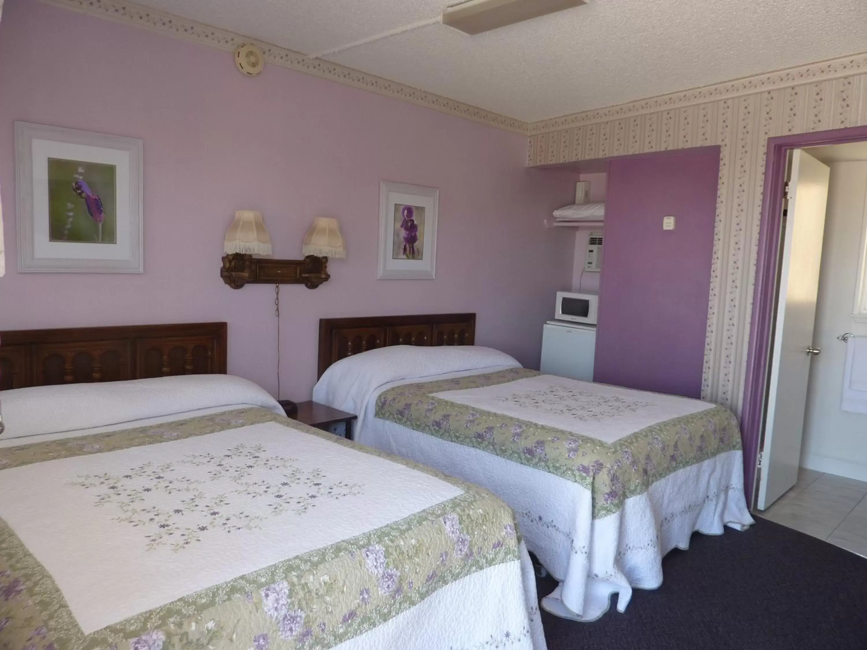 Bedroom, Bed in Sugarloaf Mountain Motel