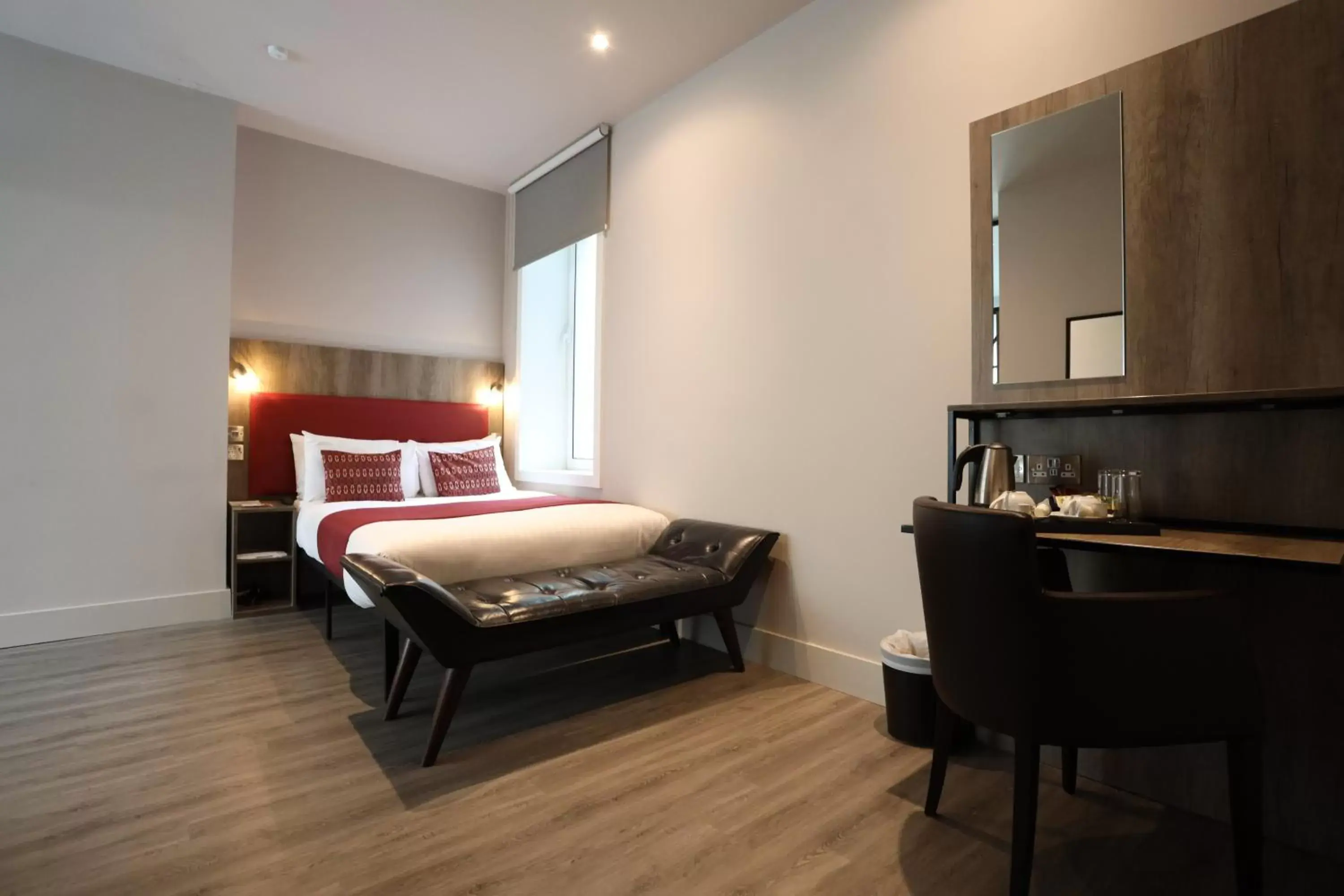 Bedroom, Bed in Euston Square Hotel