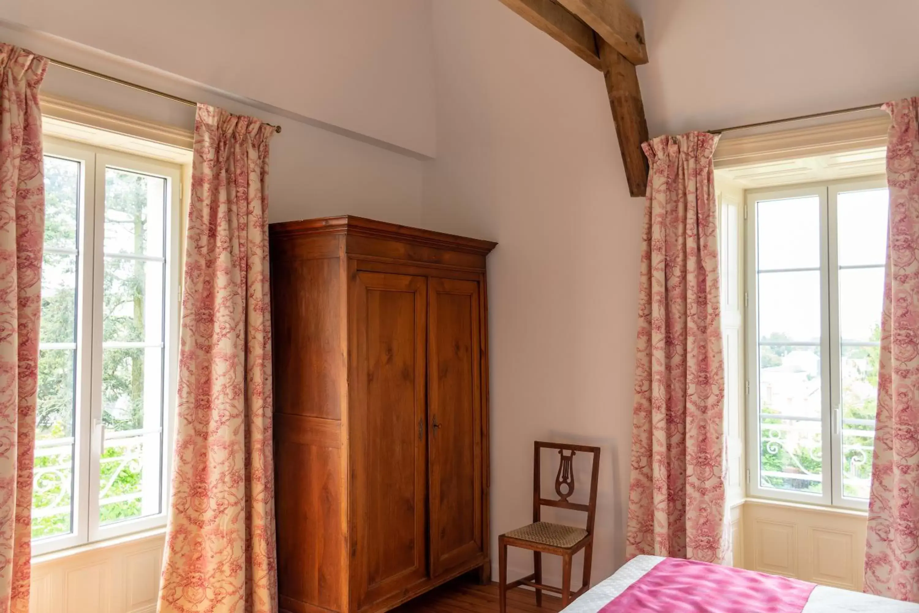 Bedroom, Bed in Chambres d'hôtes Château de Saint Etienne du Bois