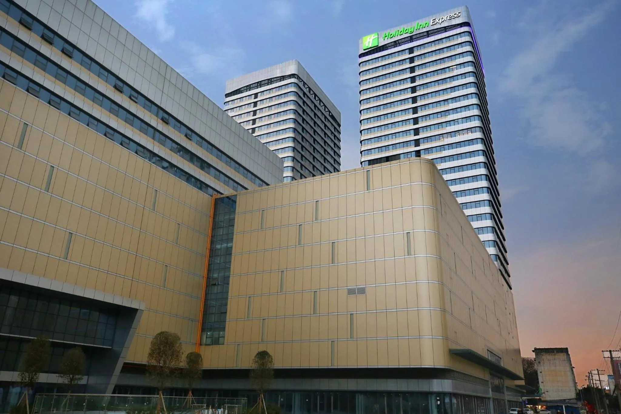 Property building in Holiday Inn Express Chengdu North Railway Station by IHG - Near Panda Base, Near Chunxi Road Free laundromat