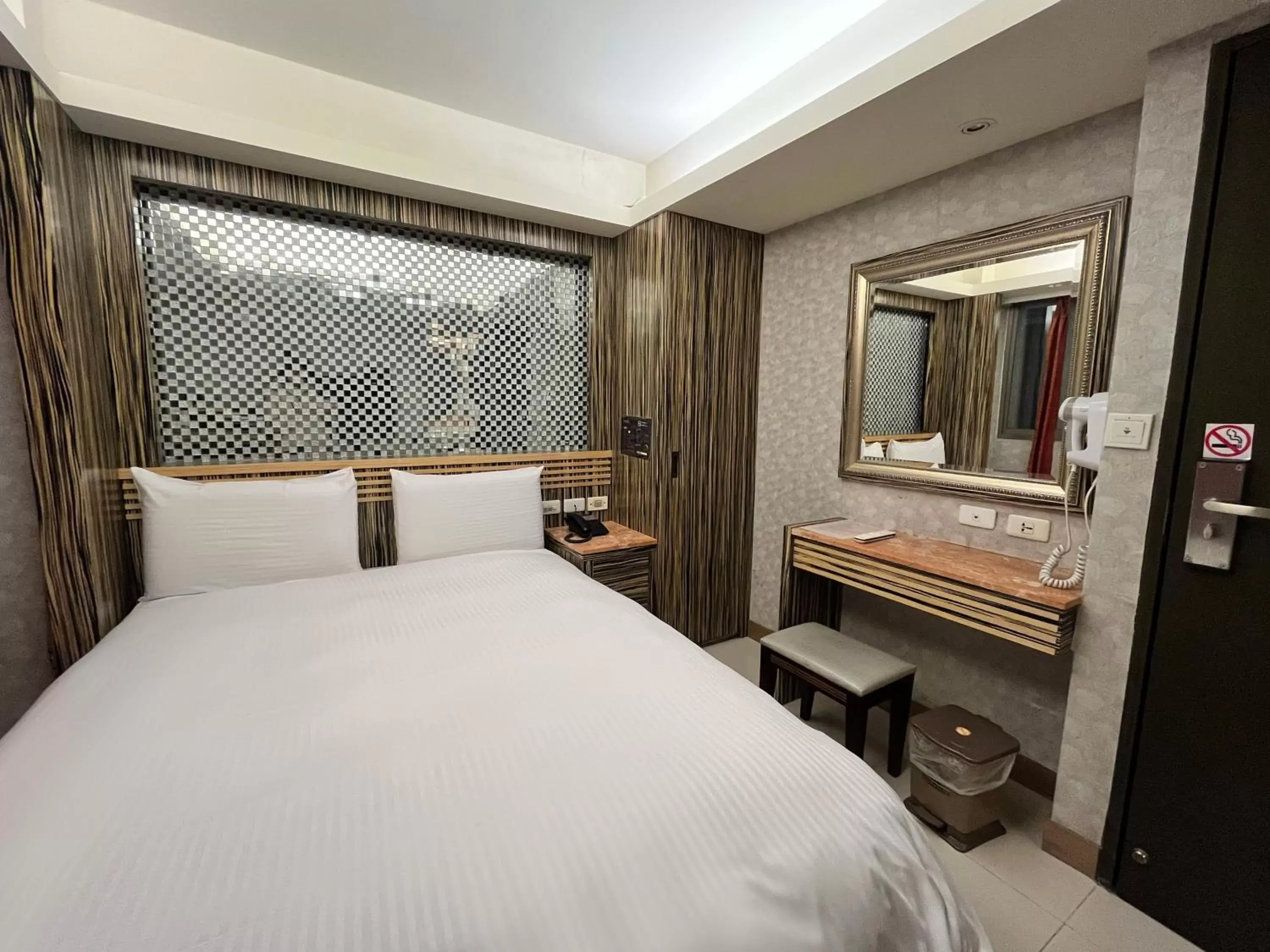 Photo of the whole room, Bed in Guide Hotel Taipei Xinyi Photo of the whole room, Bed in Guide Hotel Taipei Xinyi