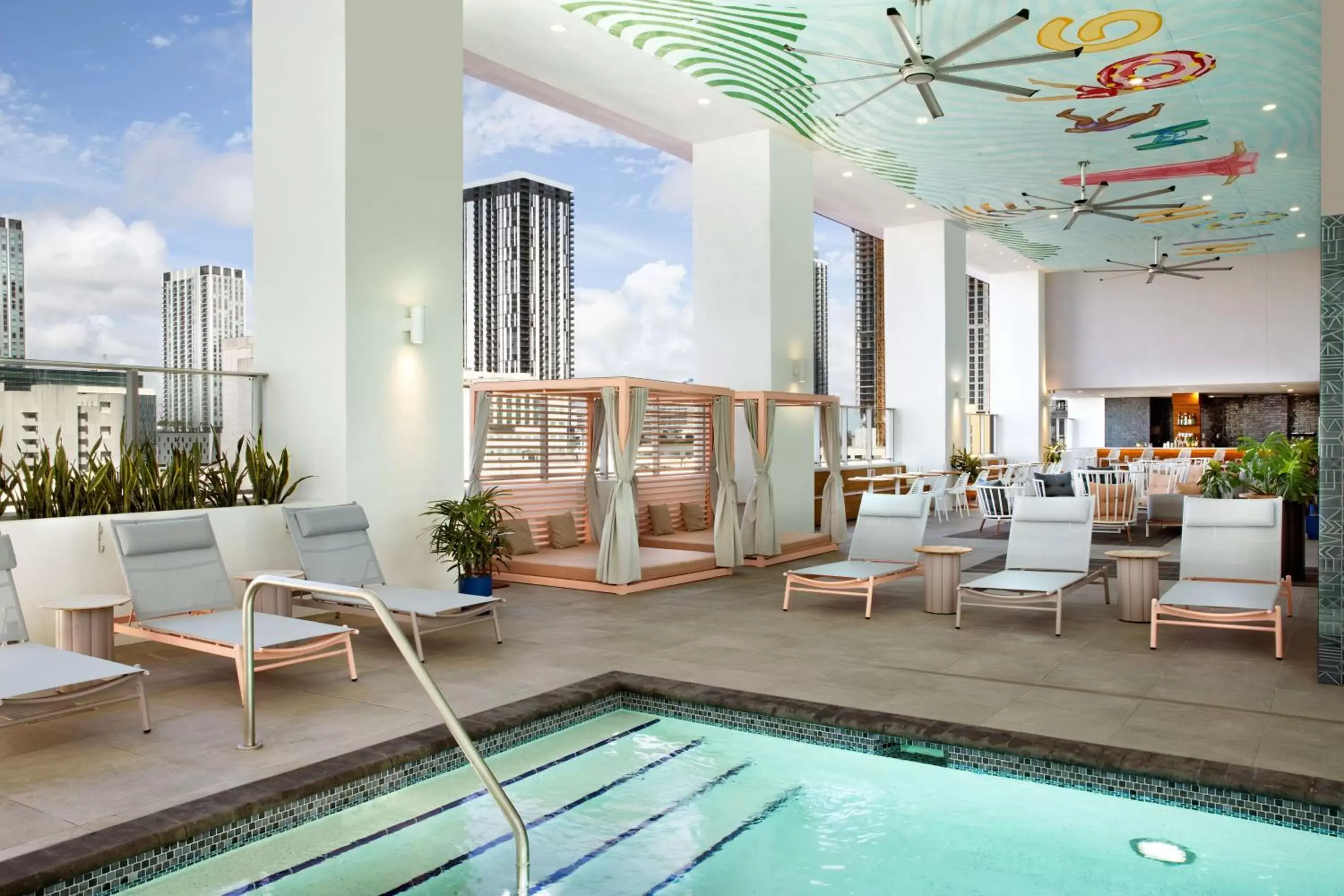Pool view, Swimming Pool in YOTEL Miami