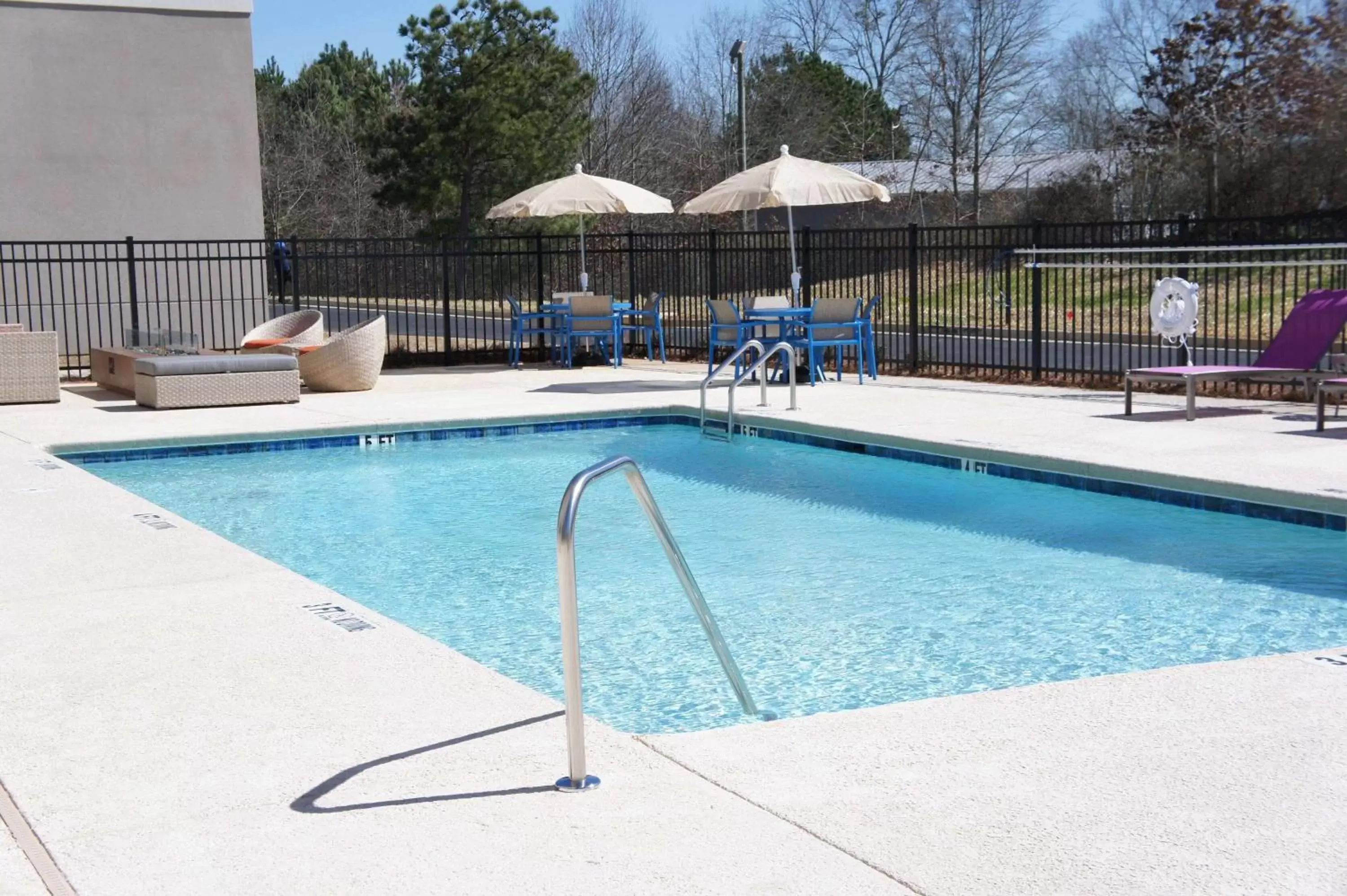 On site, Swimming Pool in La Quinta Inn & Suites by Wyndham Braselton