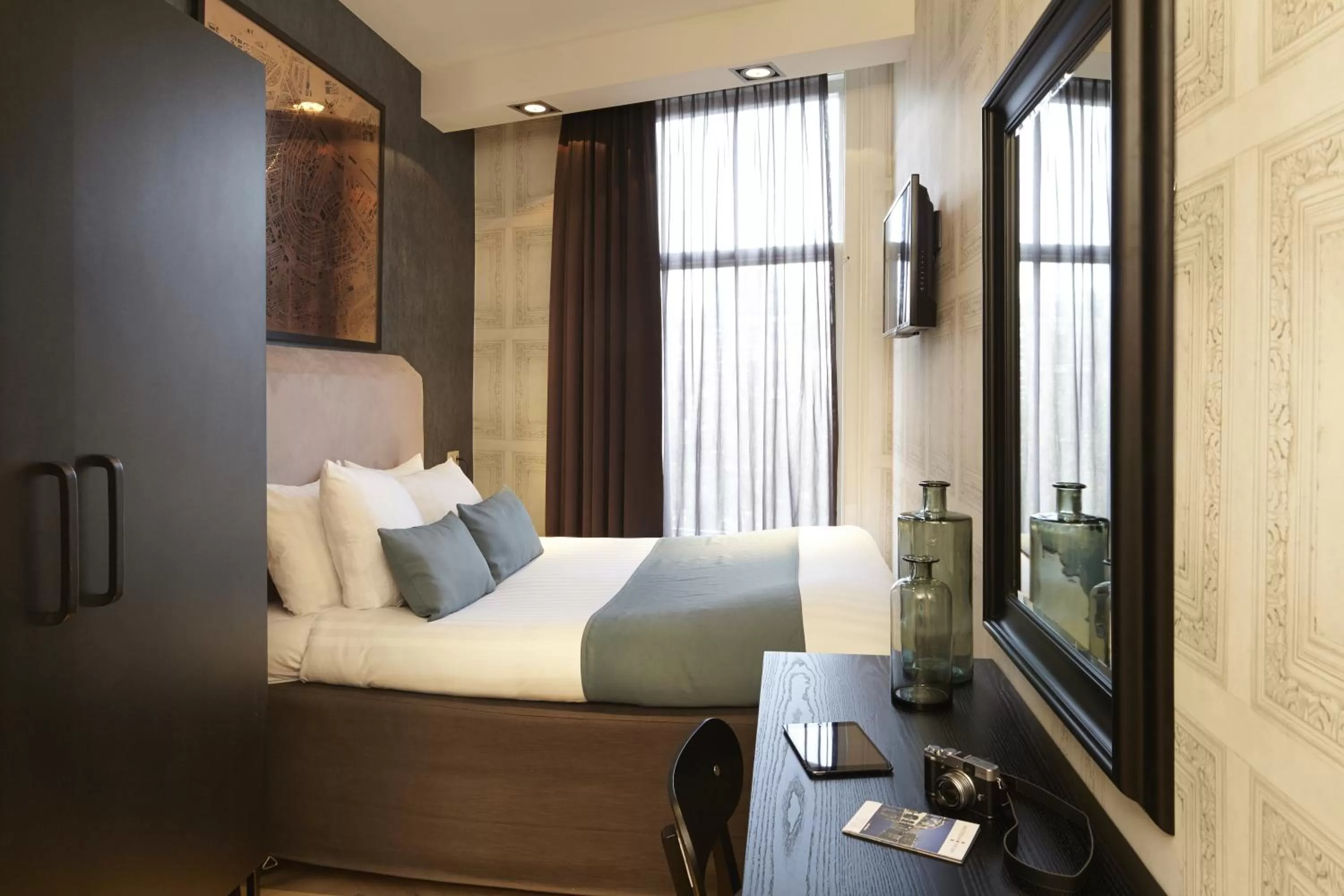 Small Double Room with Canal View in No. 377 House