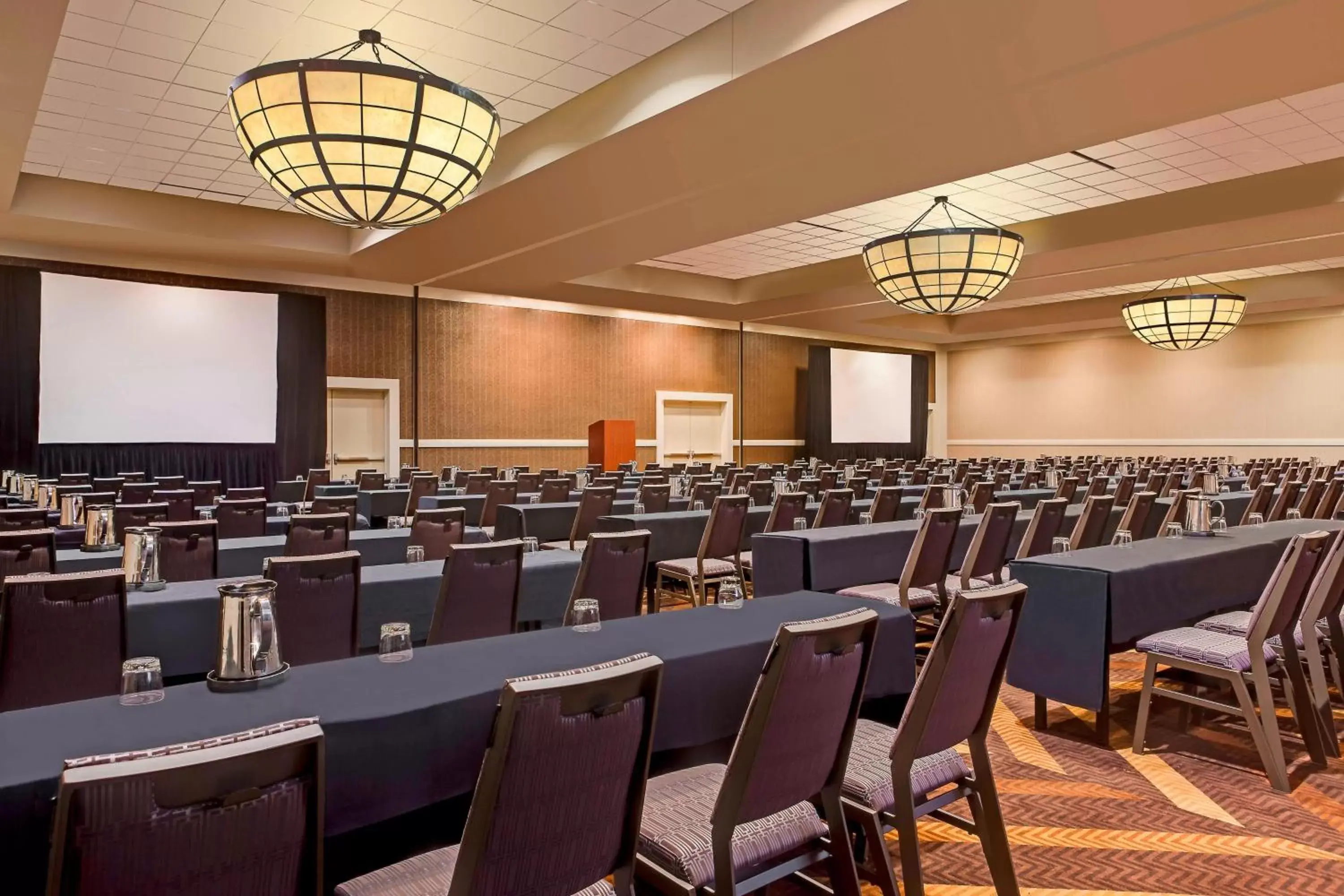 Meeting/conference room in Sheraton Overland Park Hotel at the Convention Center