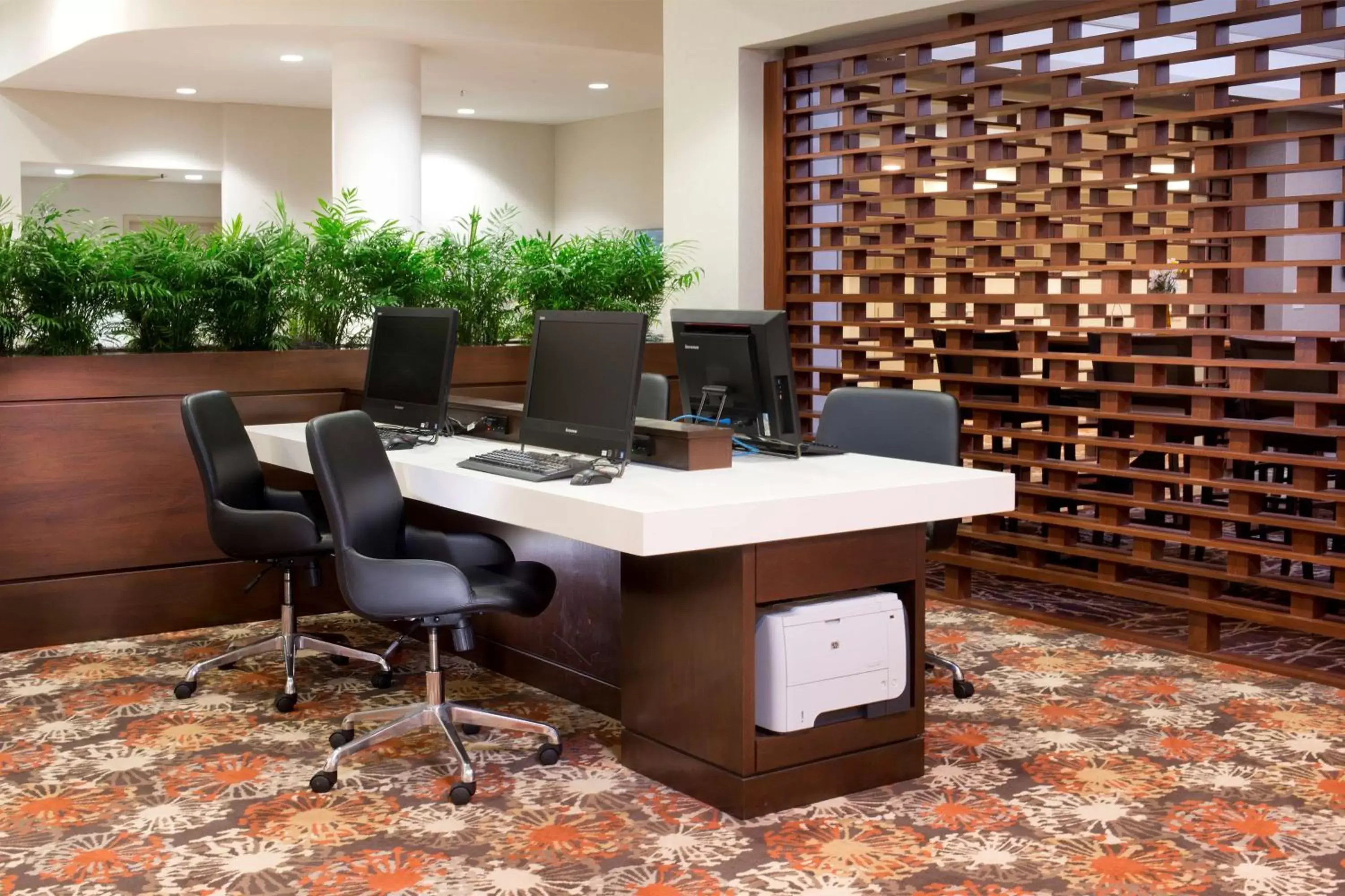 Business facilities in DoubleTree by Hilton Lafayette