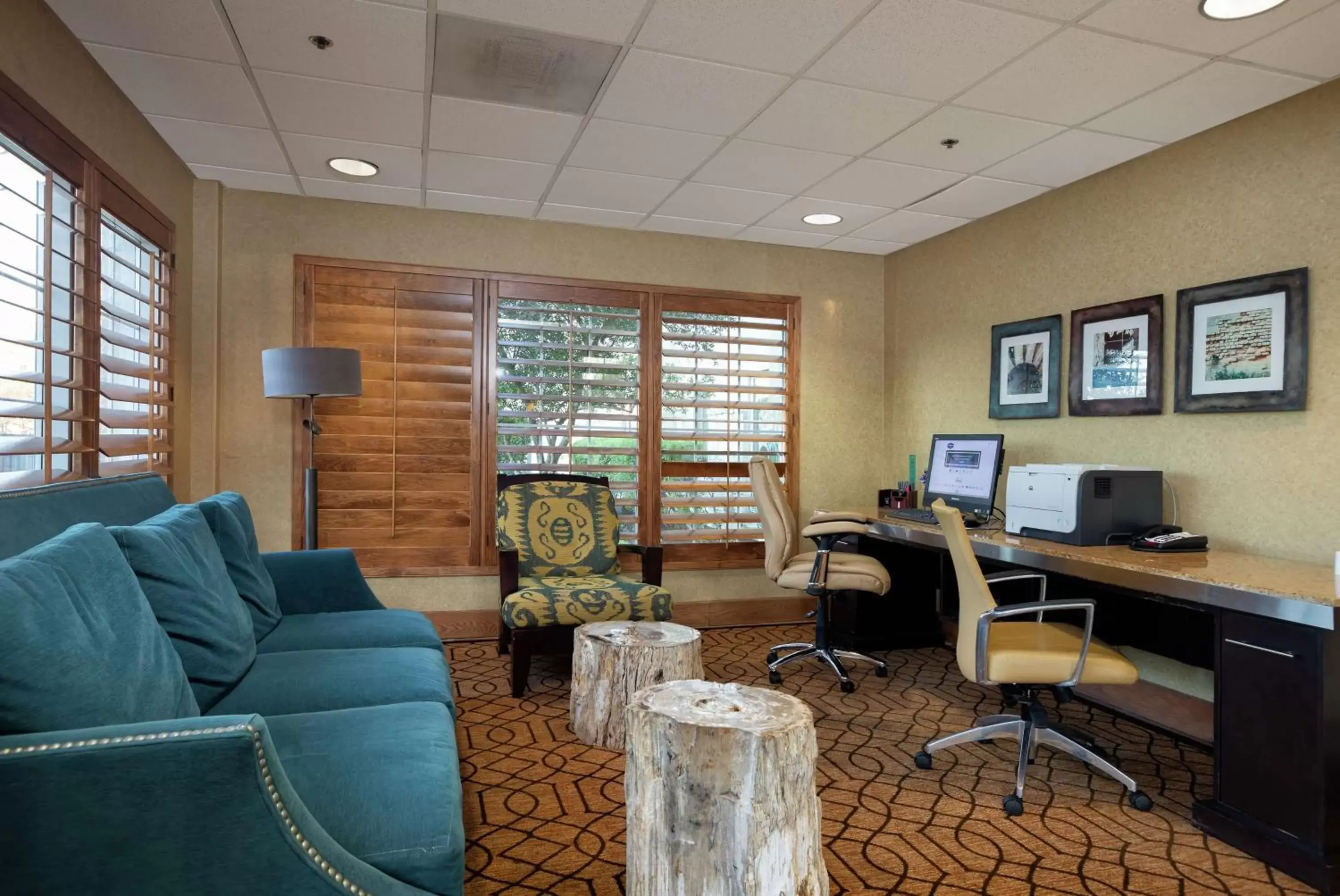 Business facilities in Hampton Inn & Suites-Austin Airport