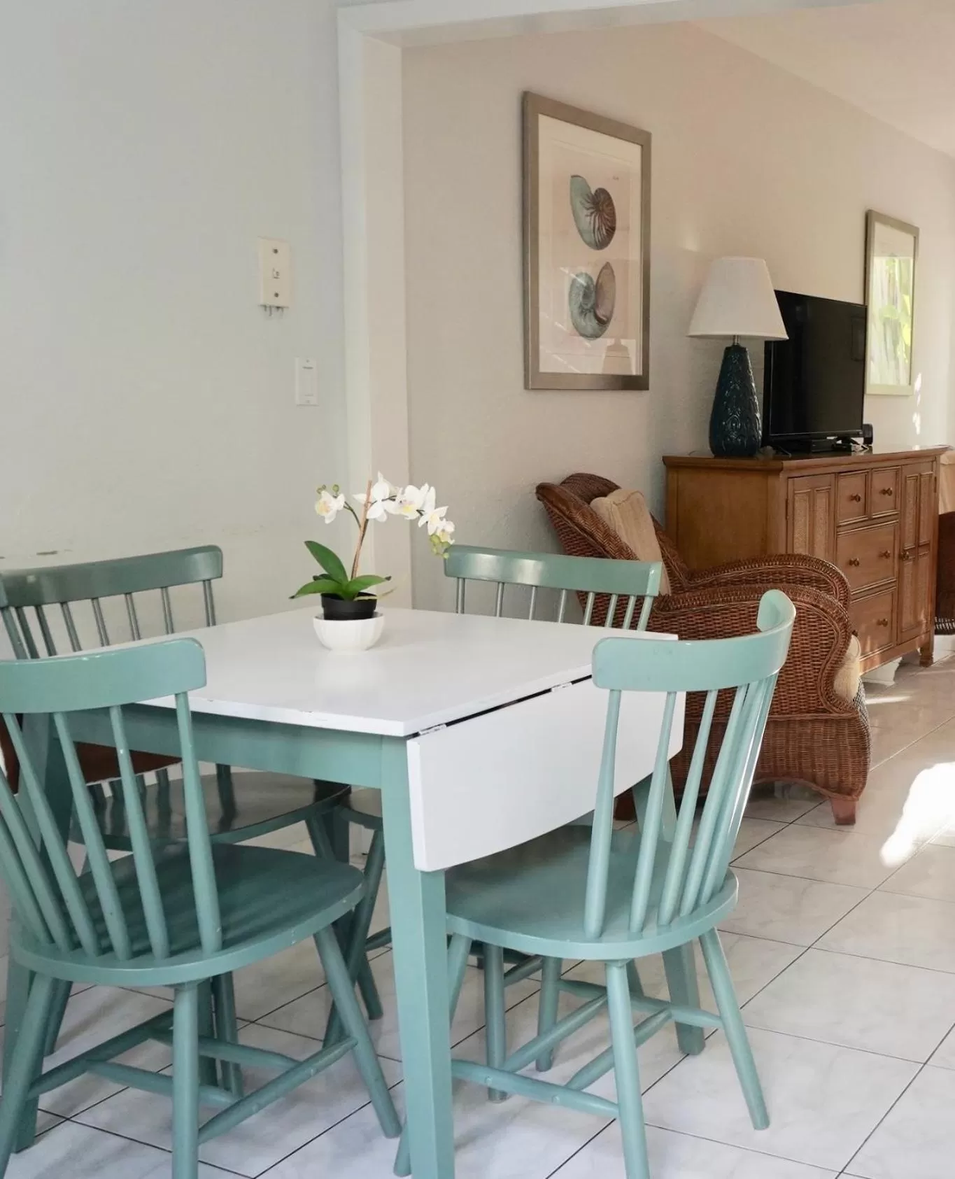 Dining area in 4145 By The Sea Inn & Suites