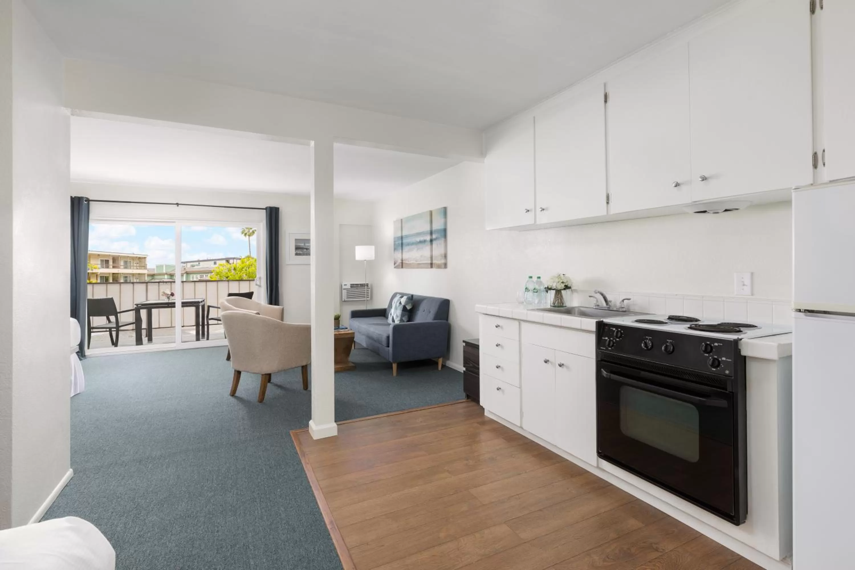 Photo of the whole room, Kitchen/Kitchenette in Pacific Edge Hotel on Laguna Beach