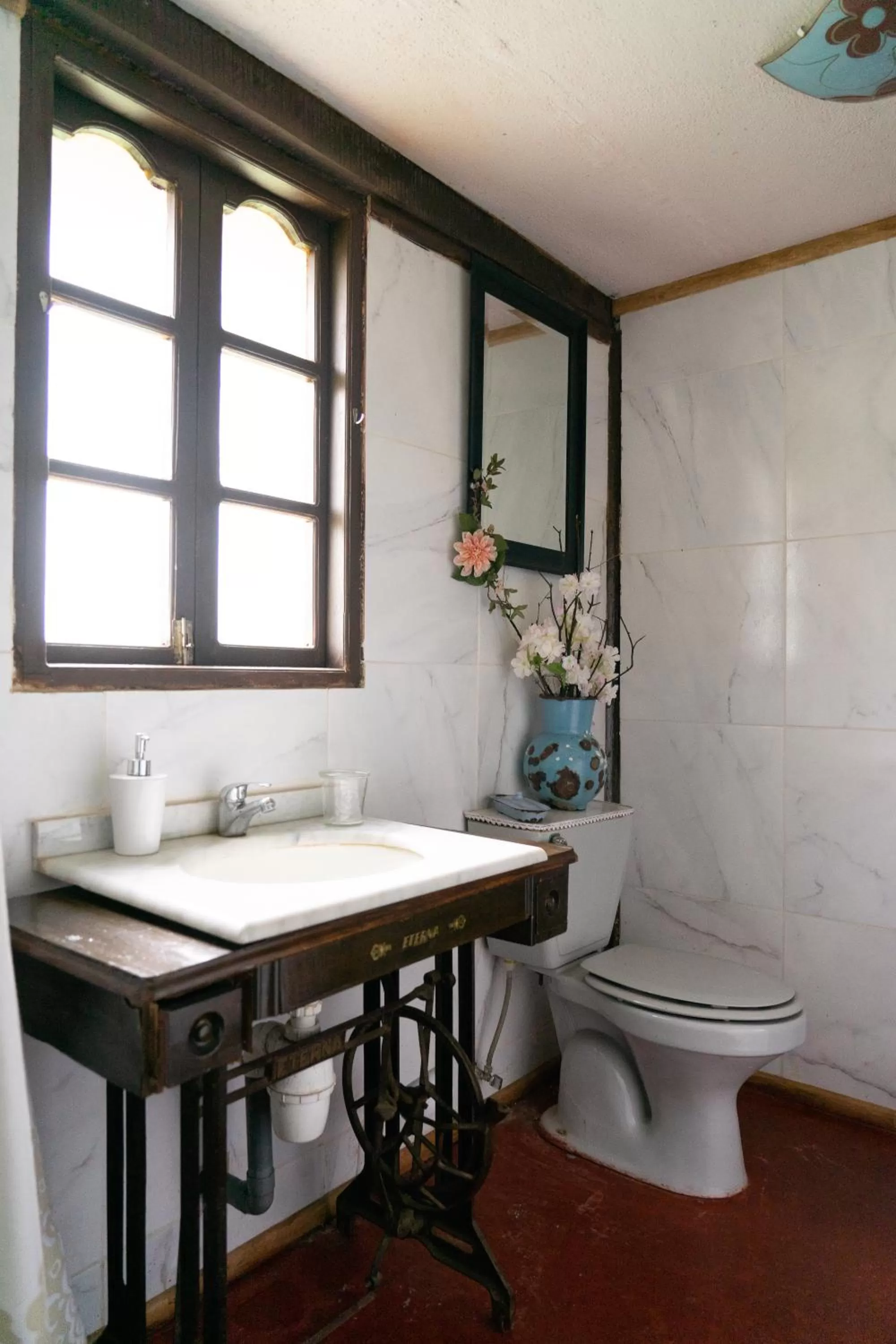 Bathroom in La Casa de Adobe Natural y Más