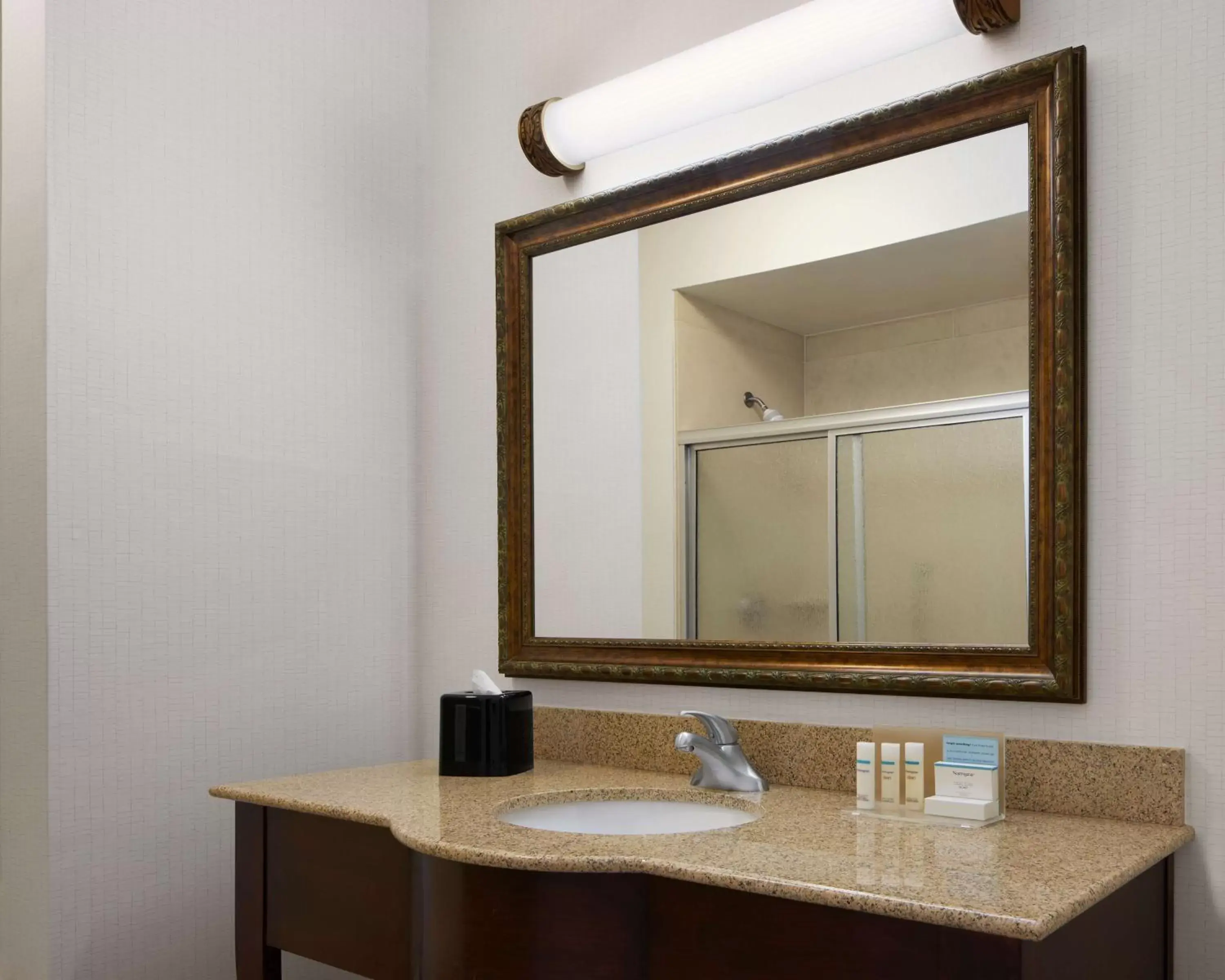 Bathroom in Hampton Inn & Suites Tulsa South Bixby
