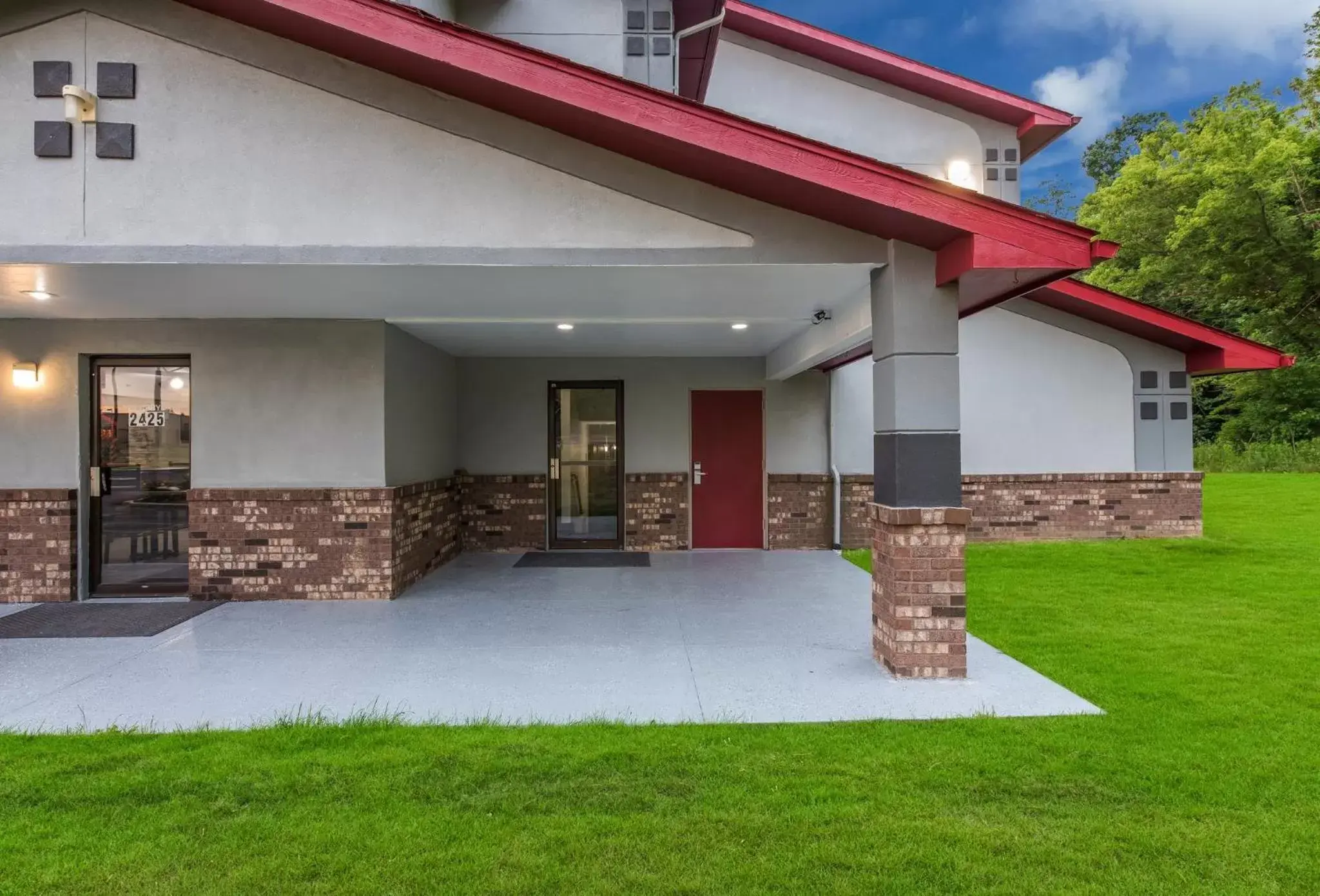 Property building in Red Roof Inn Mansfield Property building in Red Roof Inn Mansfield