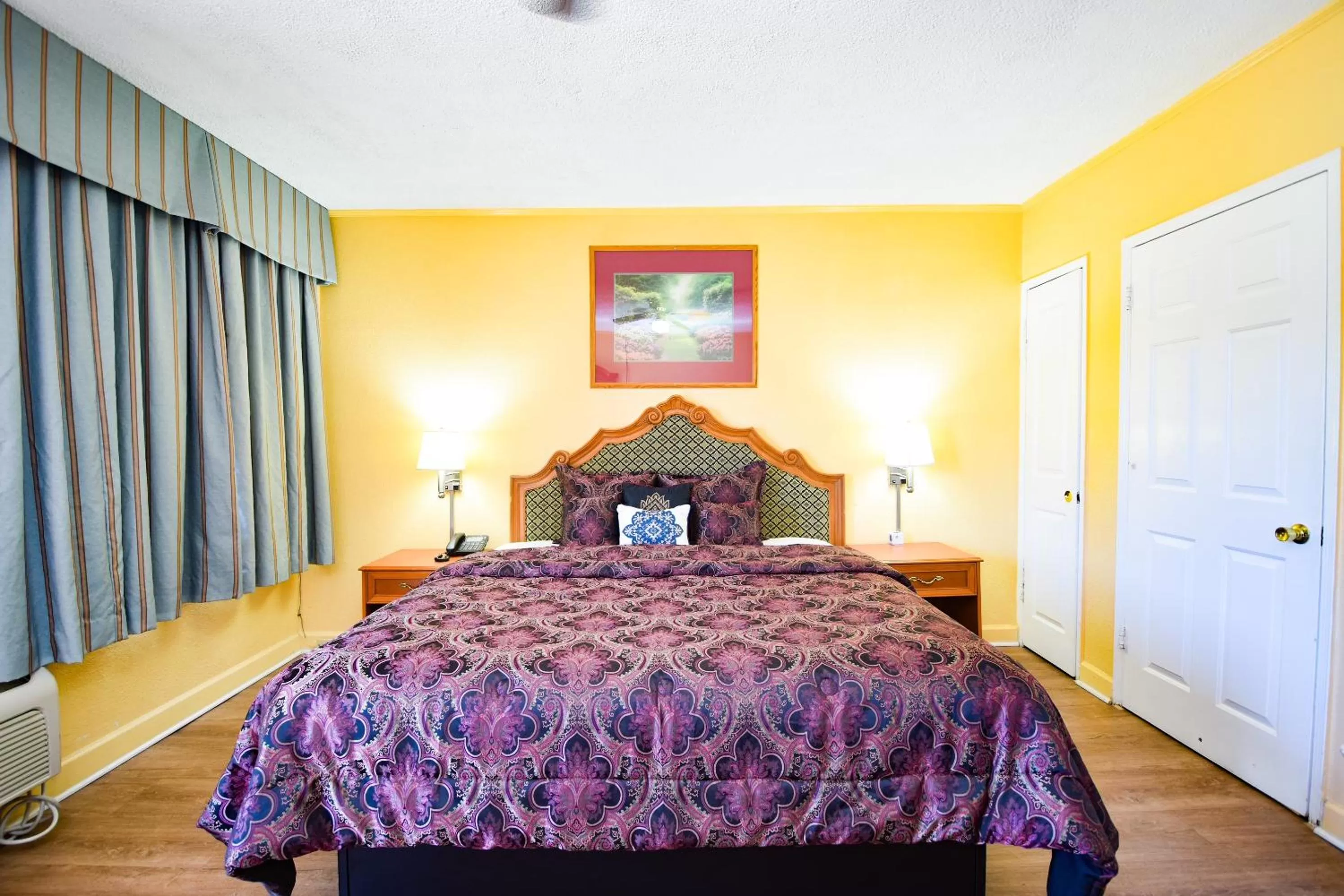 Bed in Economy Inn Beebe