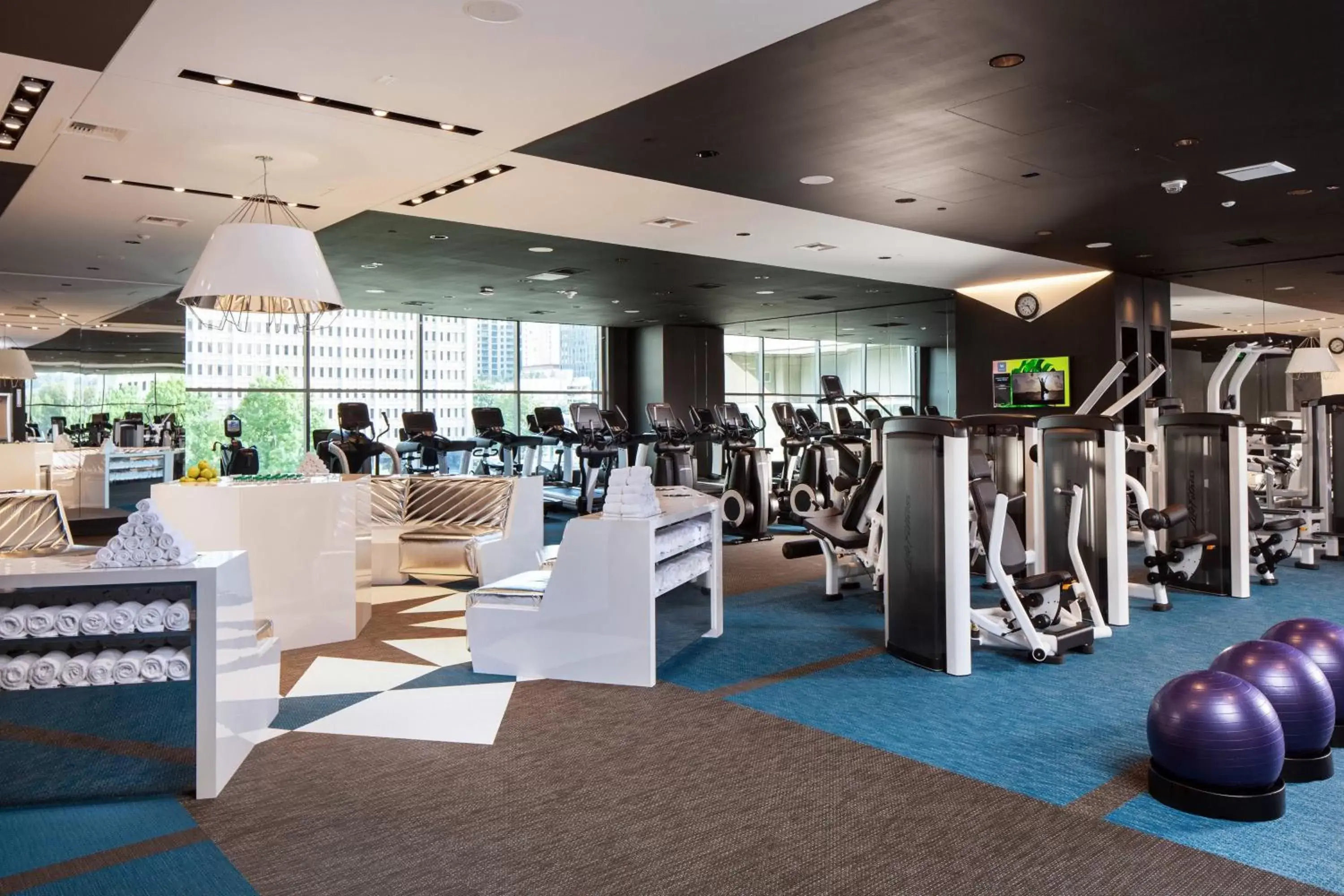 Fitness centre/facilities, Fitness Center/Facilities in W Bellevue