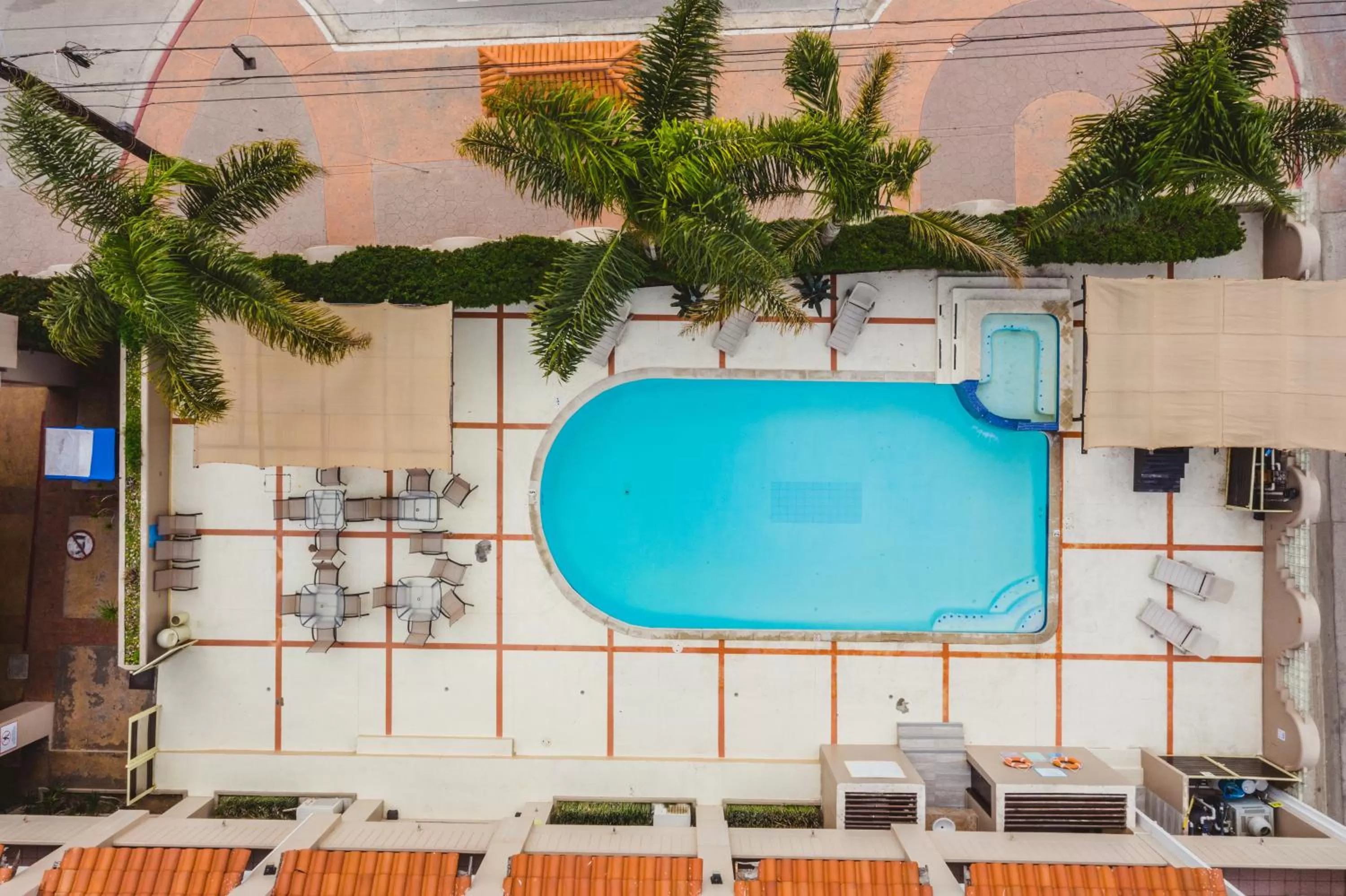 Swimming pool in Del Mar Inn Rosarito