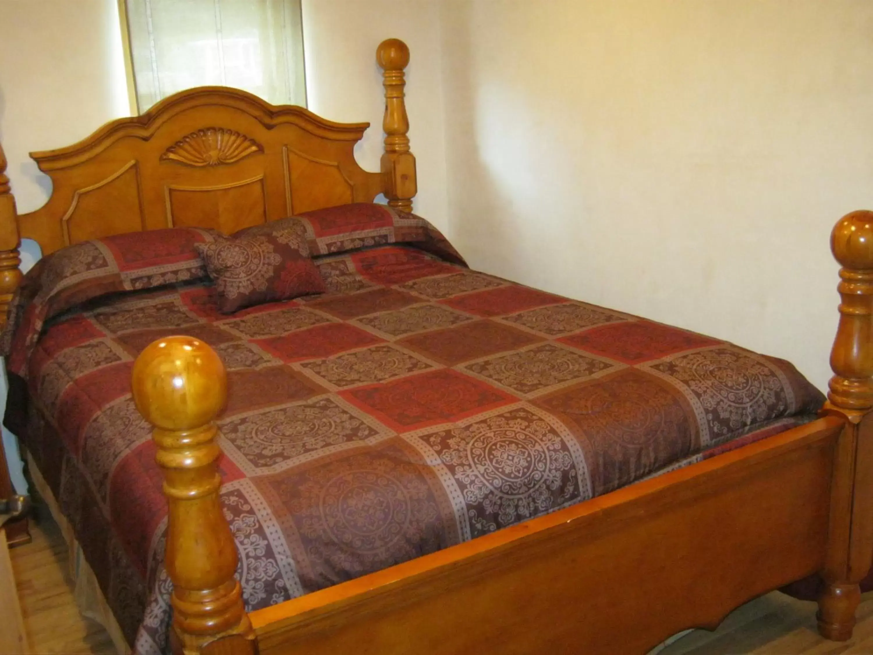 Bed, Room Photo in Shady Brook Inn Village/Resort