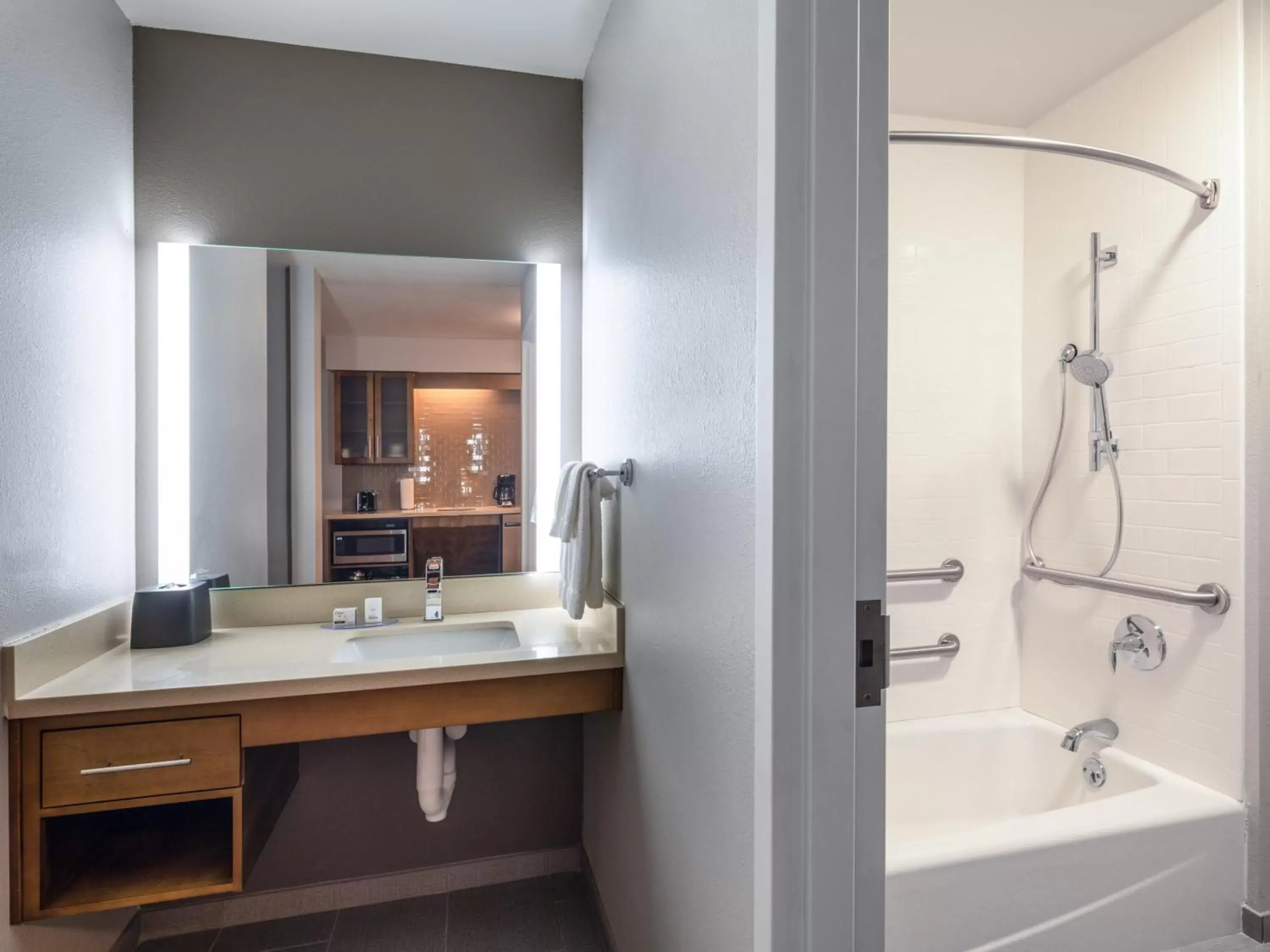 Photo of the whole room, Bathroom in Staybridge Suites - Sioux City Southeast, an IHG Hotel