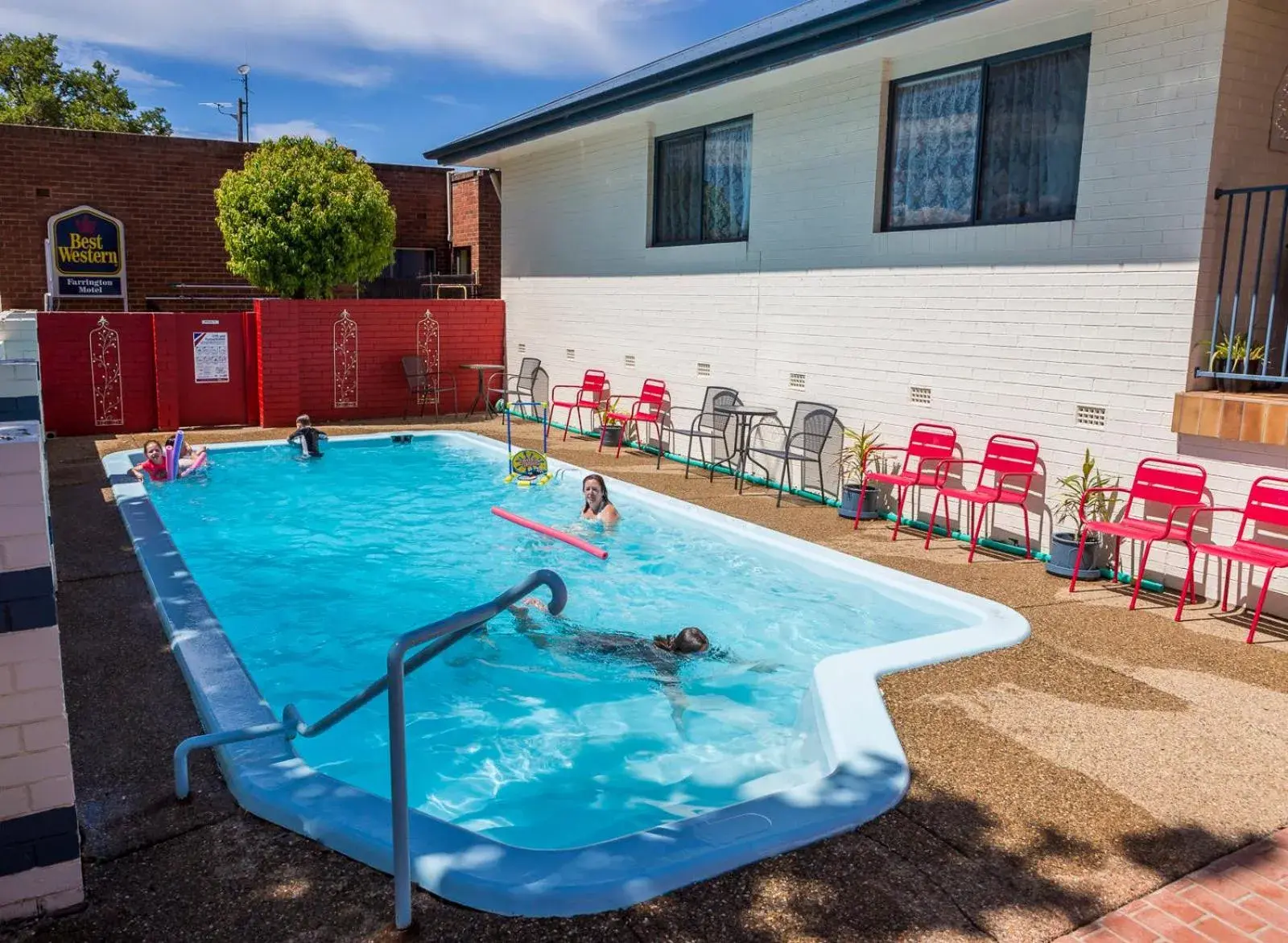 People, Swimming Pool in Tumut Farrington motel