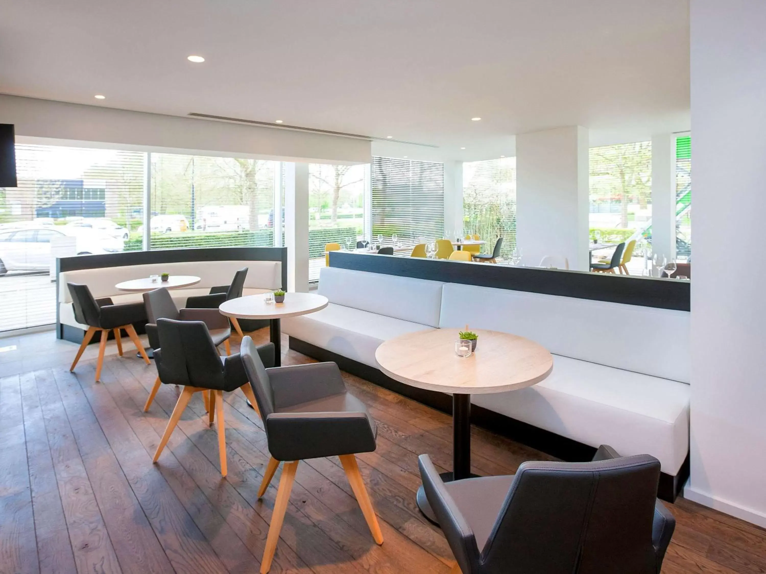 Lounge or bar in ibis Styles Kortrijk Expo