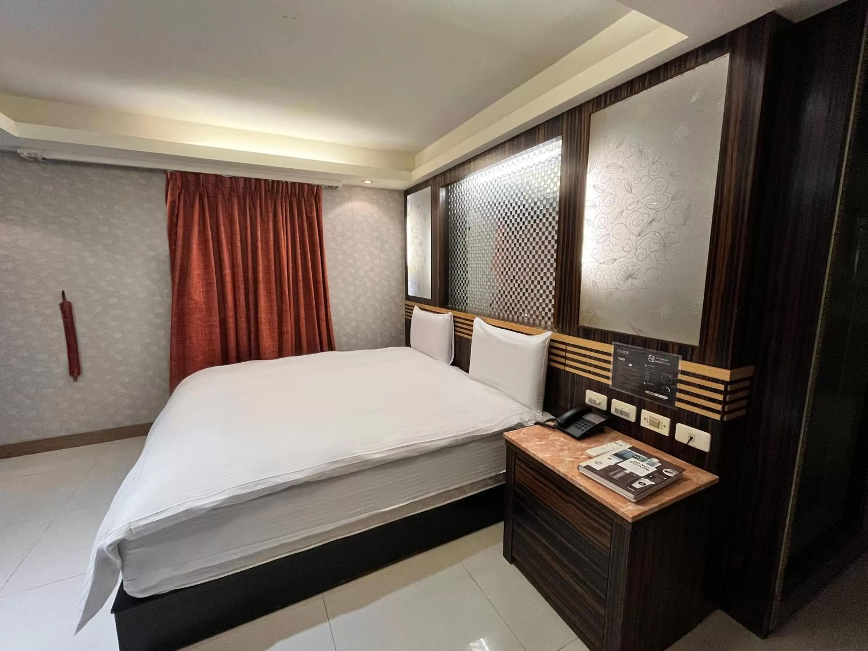 room service, Bed in Guide Hotel Taipei Xinyi