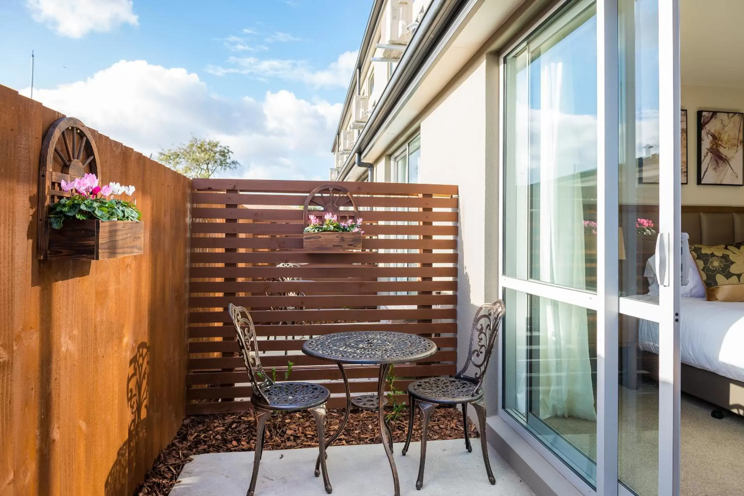 Garden, Balcony/Terrace in Golden Star Motel