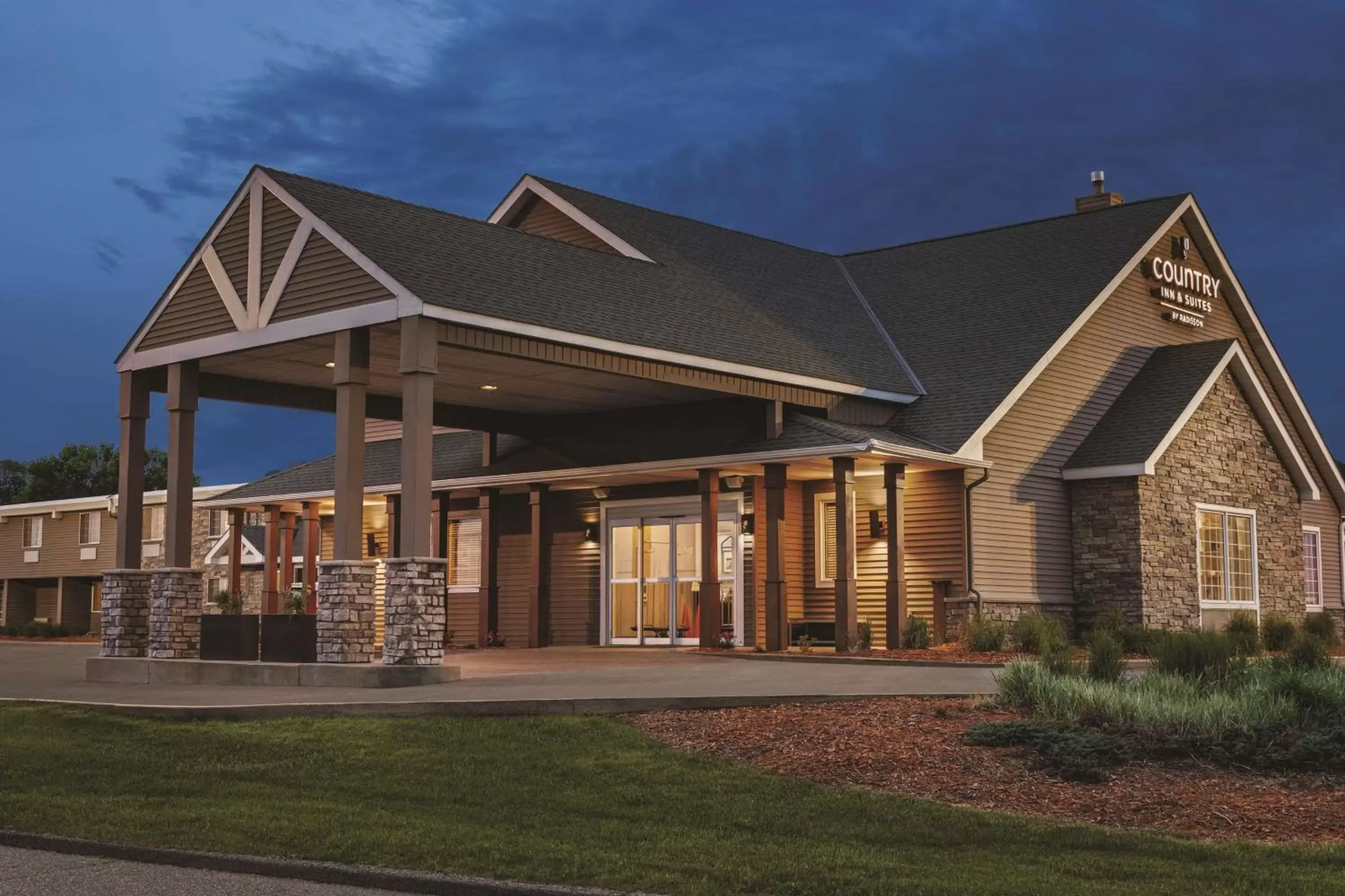 Property Building in Country Inn & Suites by Radisson, Woodbury, MN