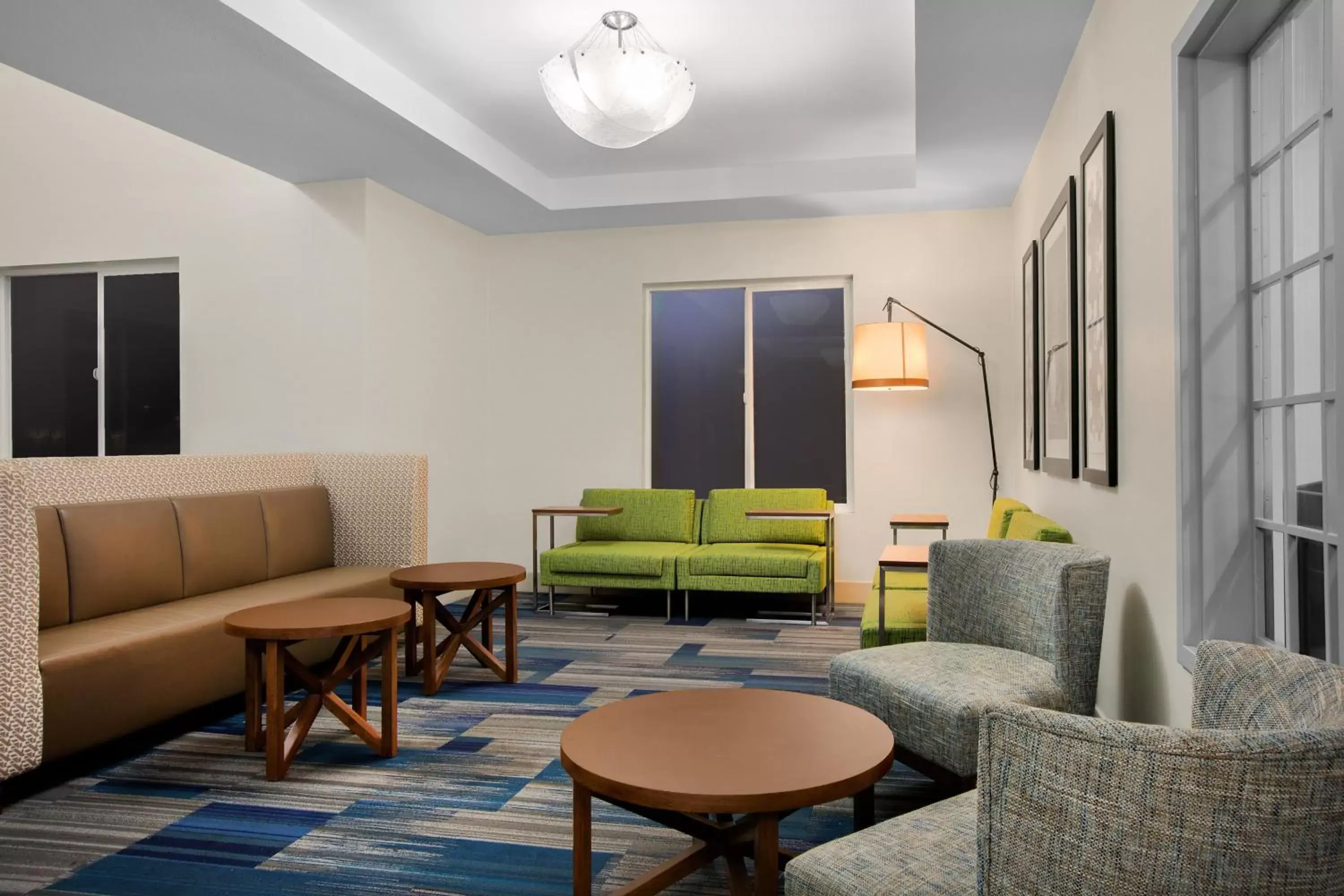 Property building, Seating Area in Holiday Inn Express Hotel & Suites Ontario, an IHG Hotel
