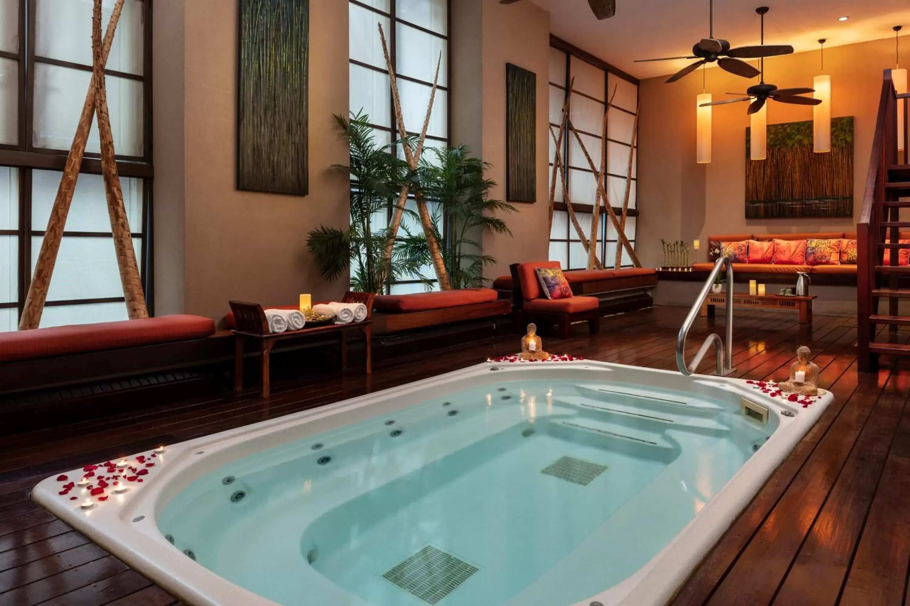 Spa and wellness centre/facilities in Executive Hotel Cosmopolitan Toronto