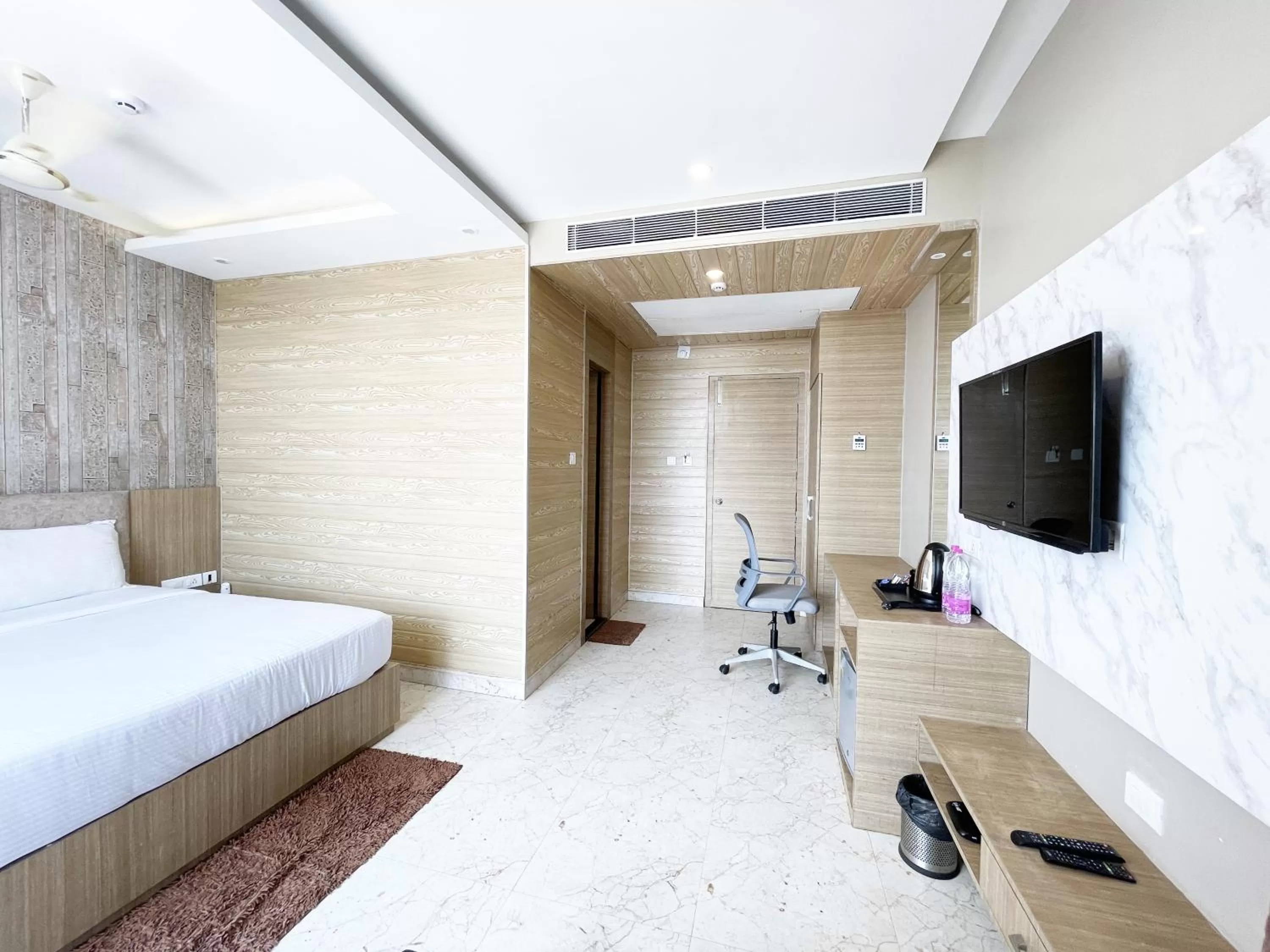 TV/Entertainment Center in Hotel TBS sea view ! Puri