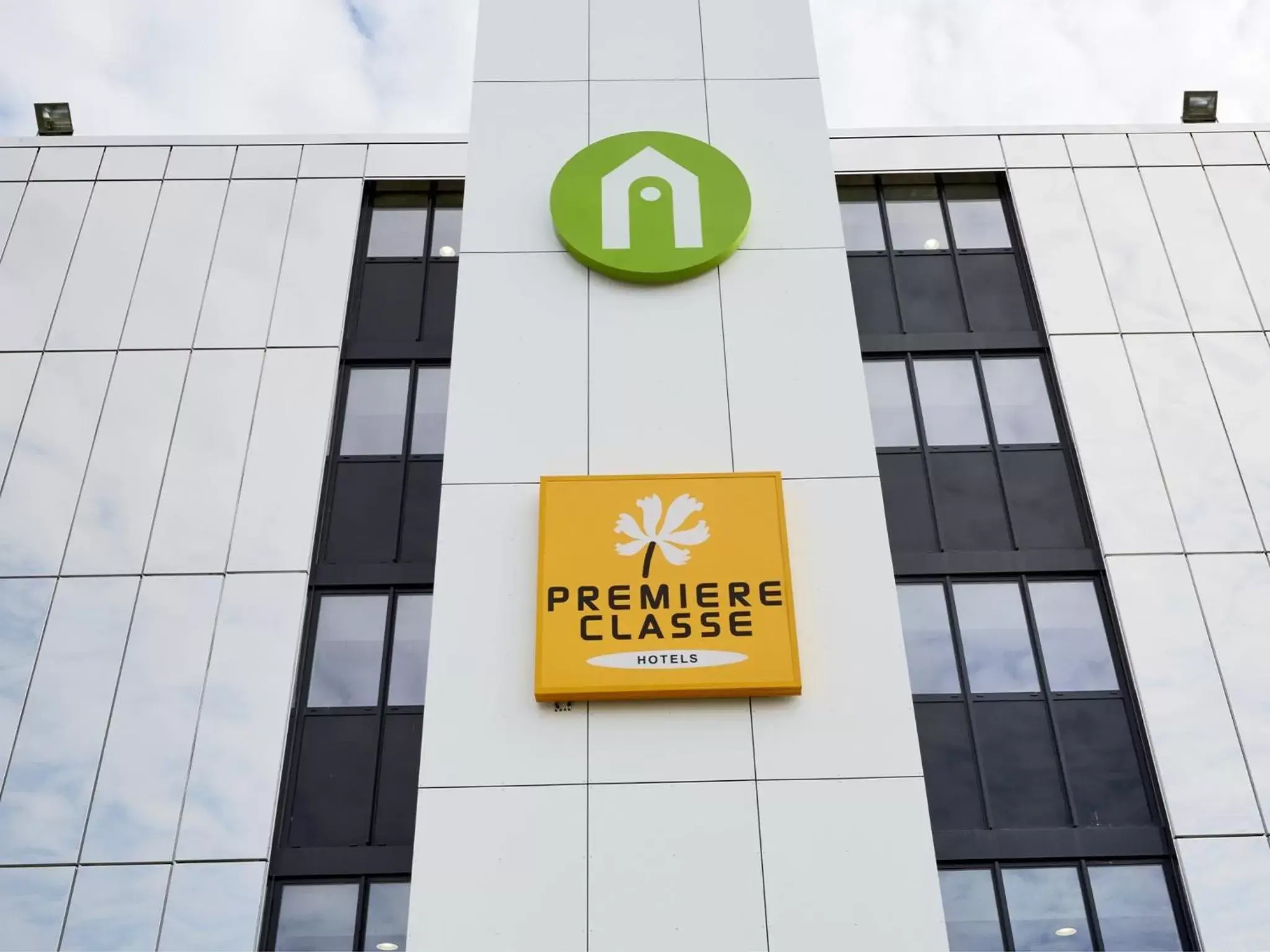 Facade/entrance, Property Logo/Sign in Campanile Bordeaux Ouest - Mérignac Aéroport